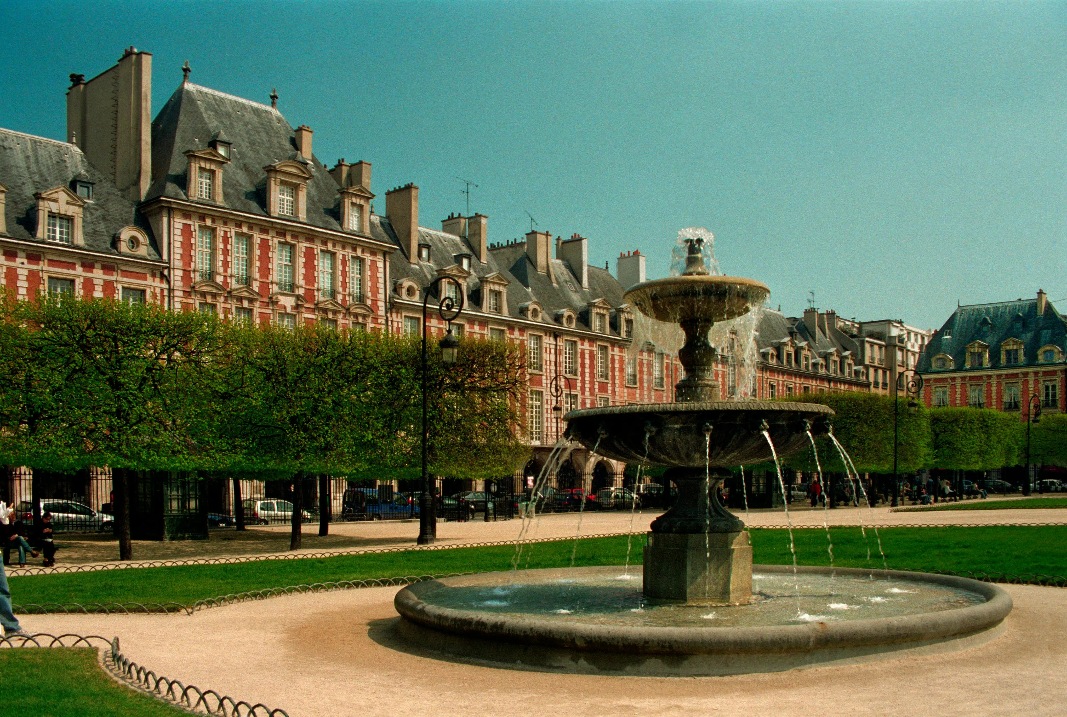 paris-le-marais-a-complete-guide-to-the-historic-district-in-central-paris