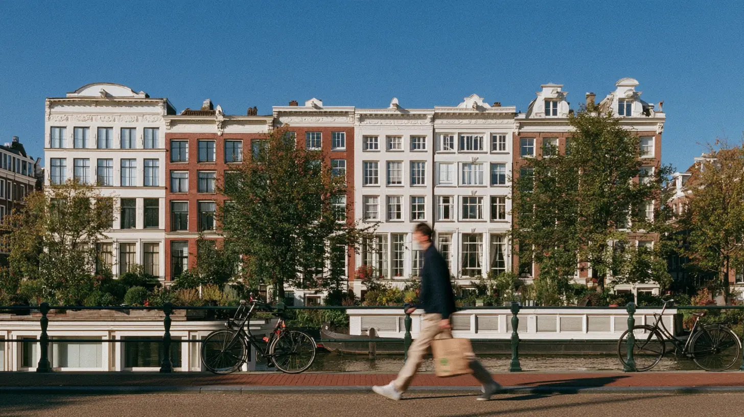 Canal houses on the Keizersgracht in Amsterdam with bicycles along the railing