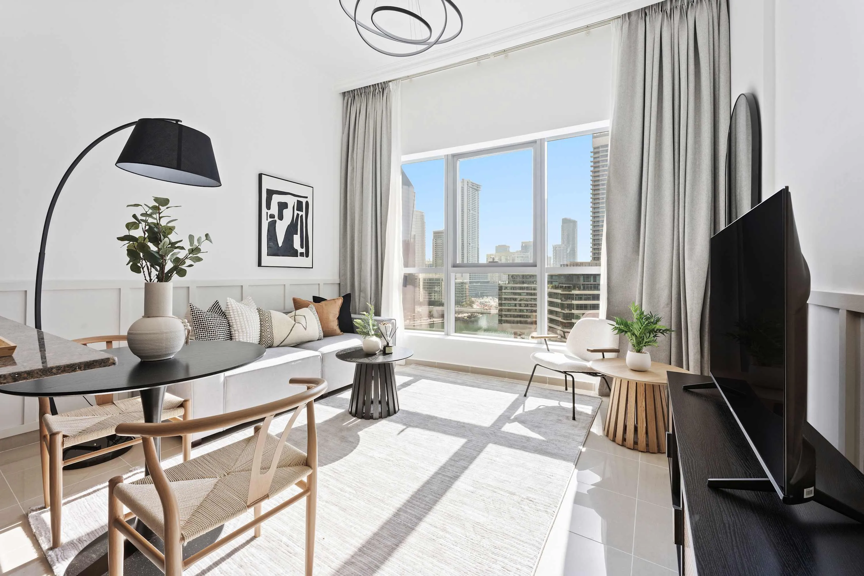 Spacious Dubai Flat With Dedicated Home Office In Bay Central Tower