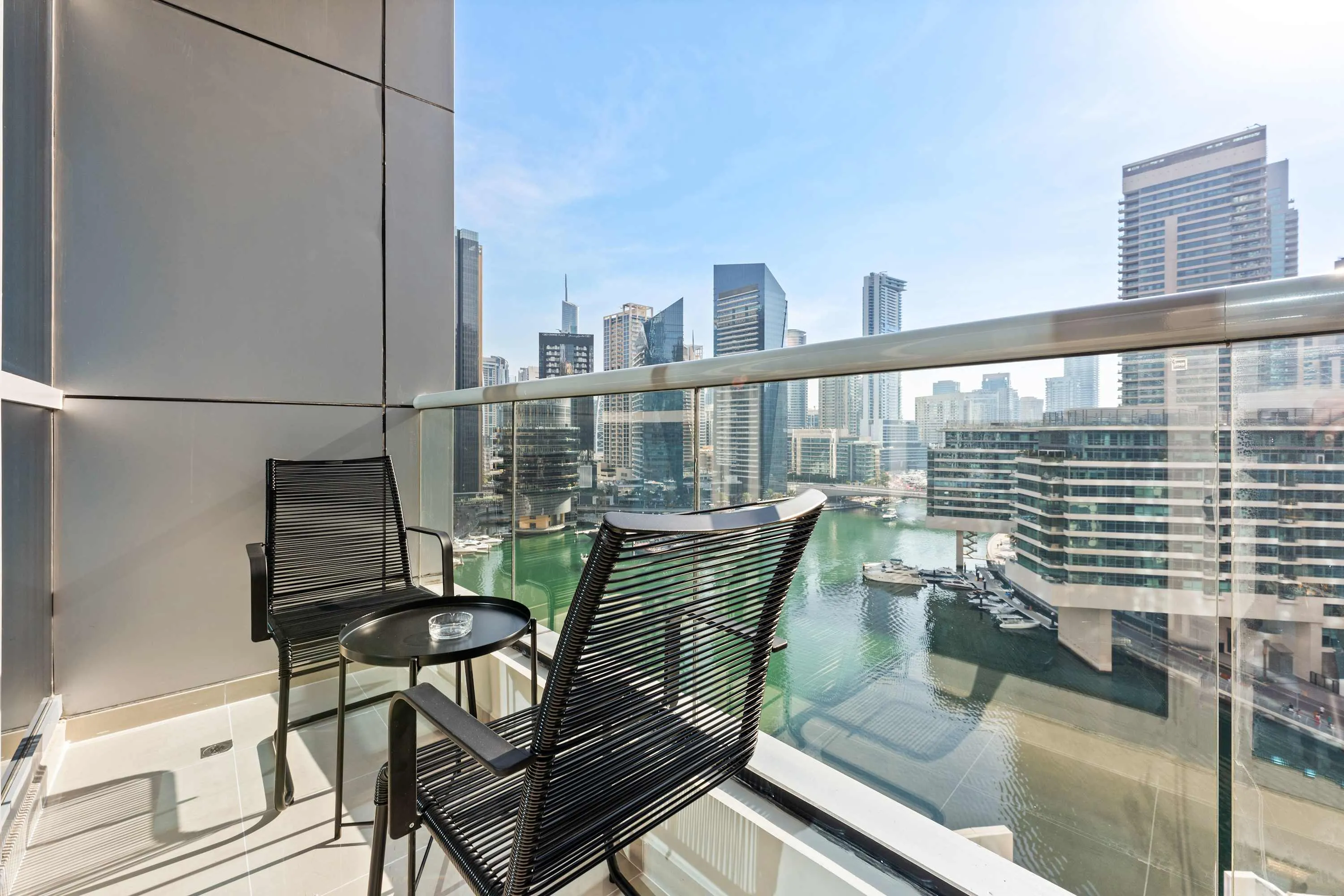 Spacious Dubai Flat With Dedicated Home Office In Bay Central Tower #2