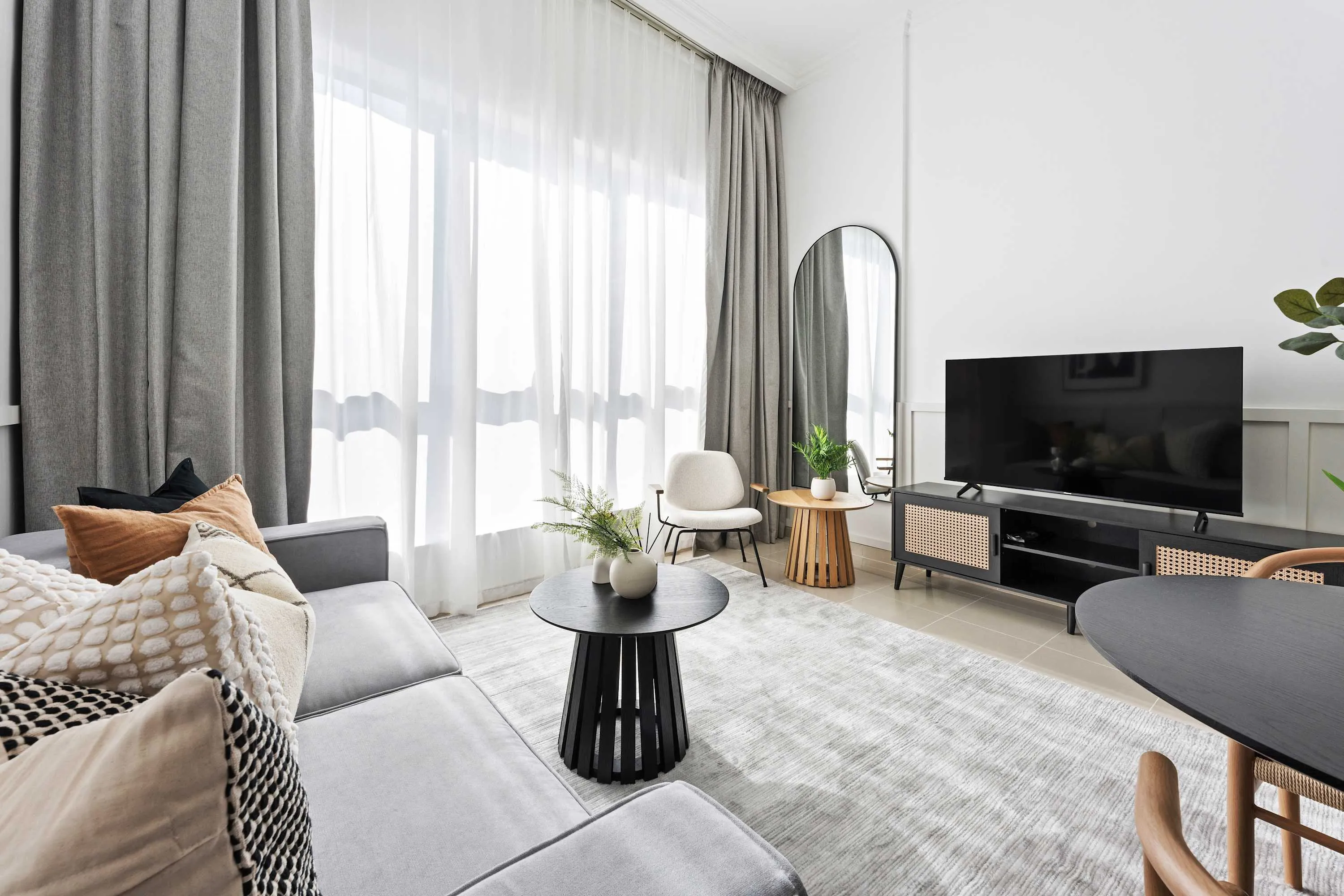 Spacious Dubai Flat With Dedicated Home Office In Bay Central Tower #4