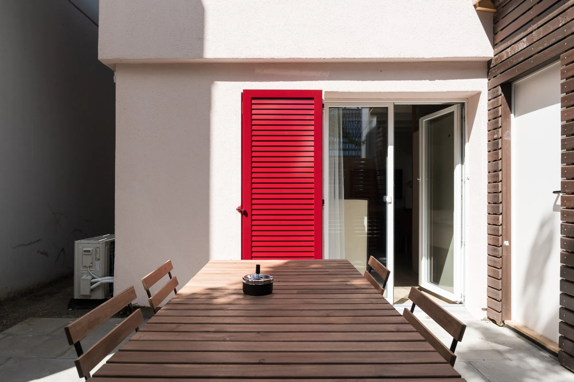 Curated Cozy Zurich Studio For Remote Work, 2 Min From Hauptbahnhof
