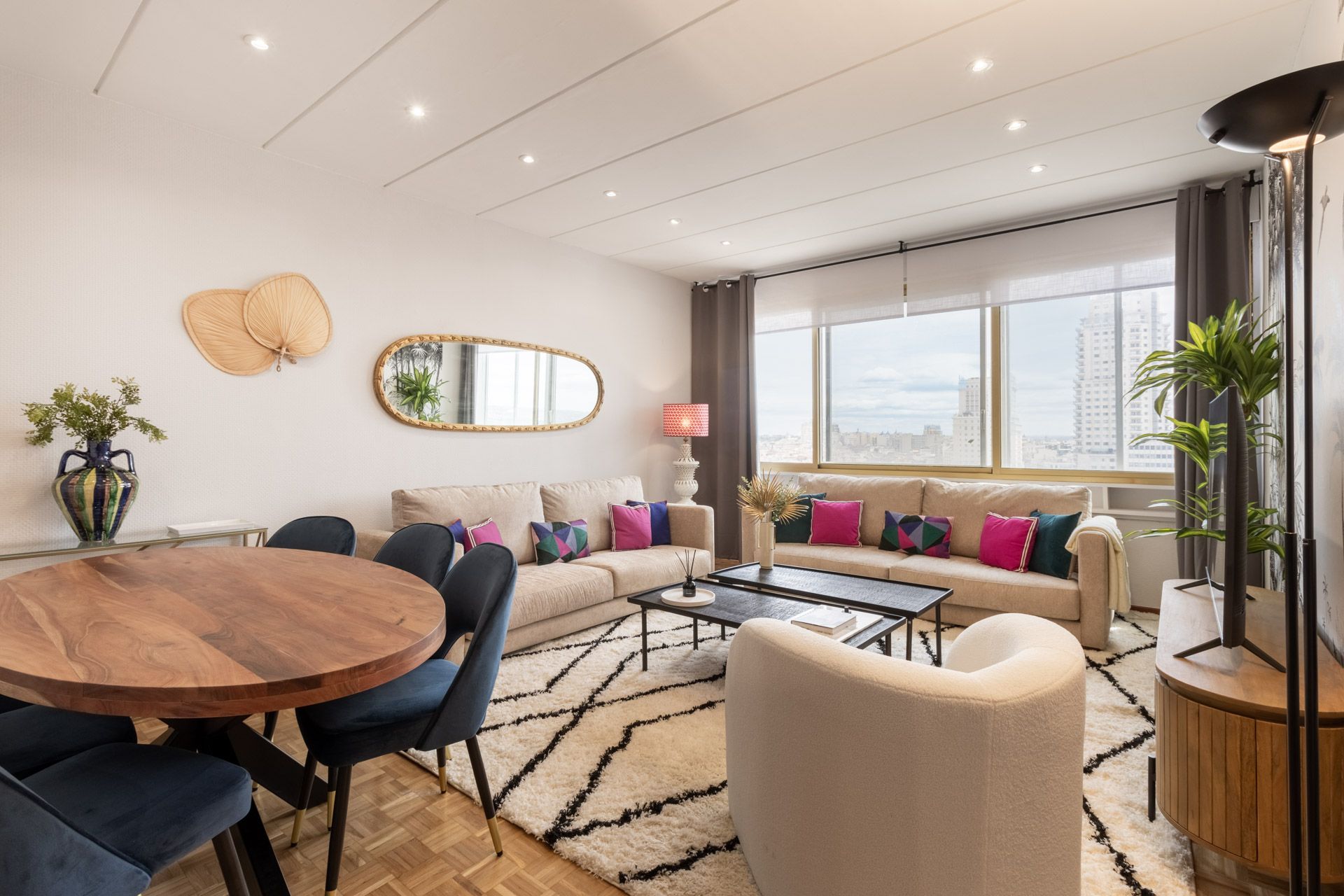 Trendy Roomy Madrid Flat With Home Office Setup, 2br