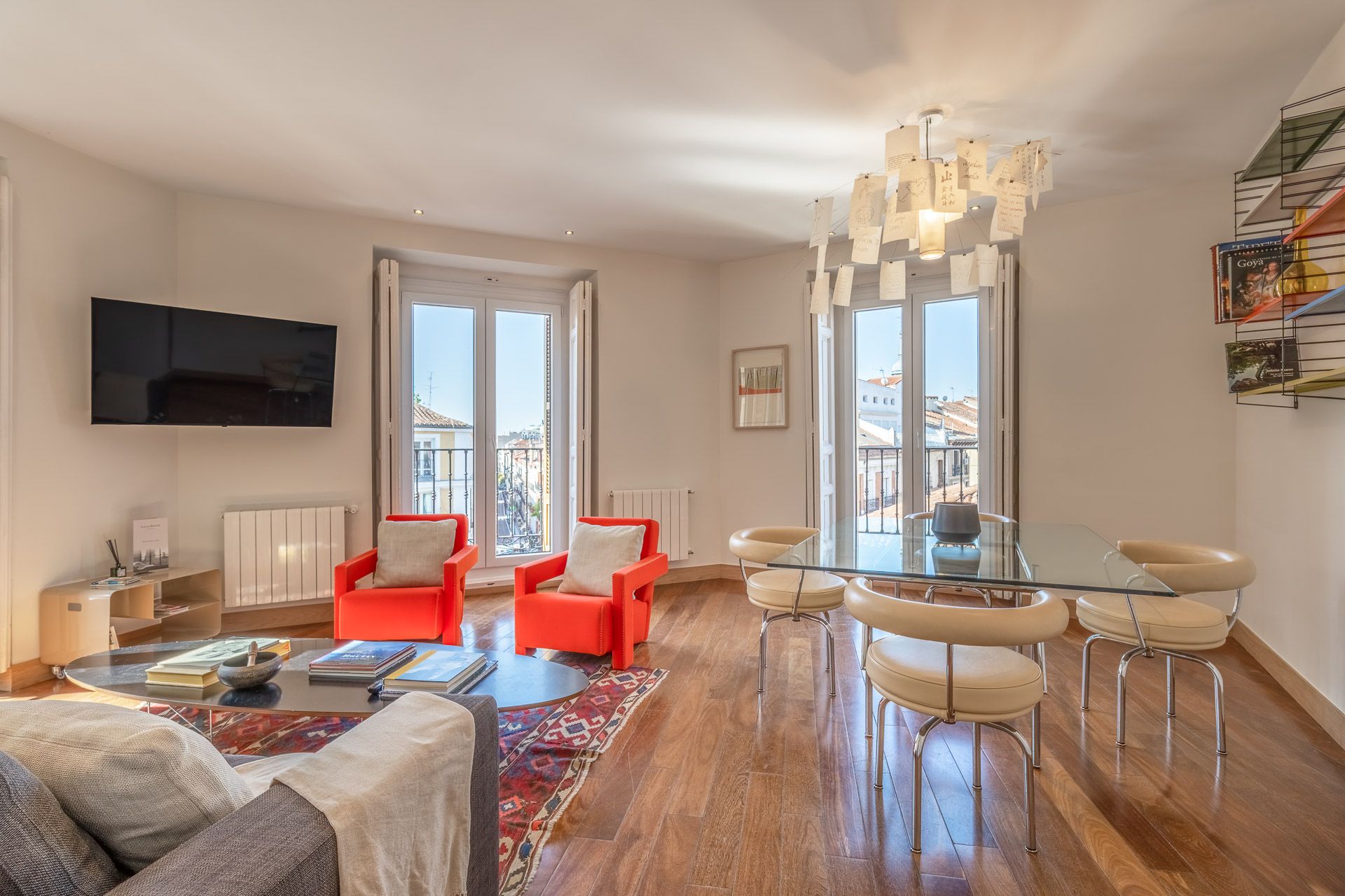 Elegant 105m2 Madrid Flat For Remote Work With 2 Bright Bedrooms
