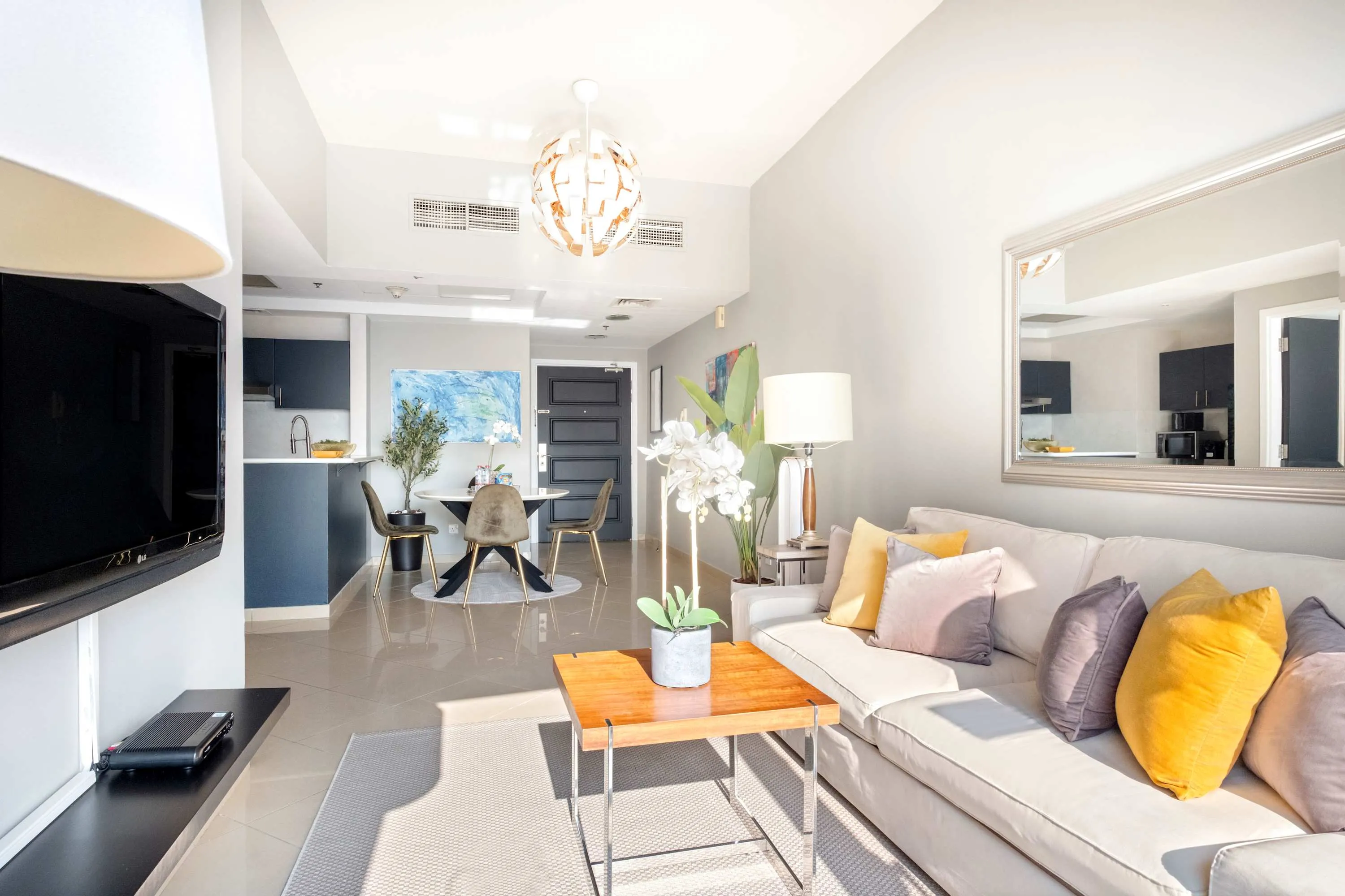 Spacious Dubai Flat With Dedicated Home Office Near Jlt East Lake For Remote Work #2