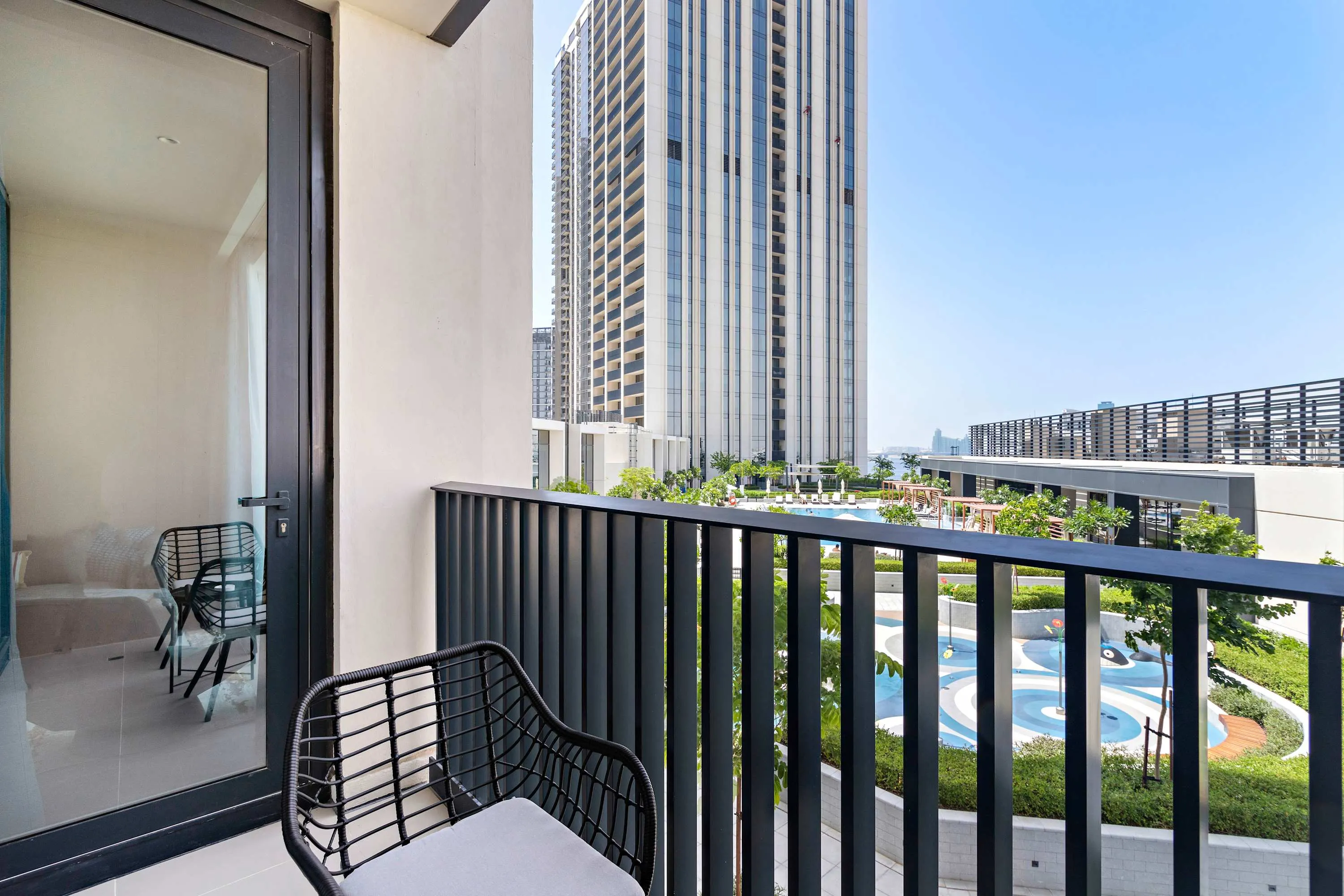 Sophisticated 1-bed Dubai Flat With Dedicated Home Office For Remote Work Flexibility #4