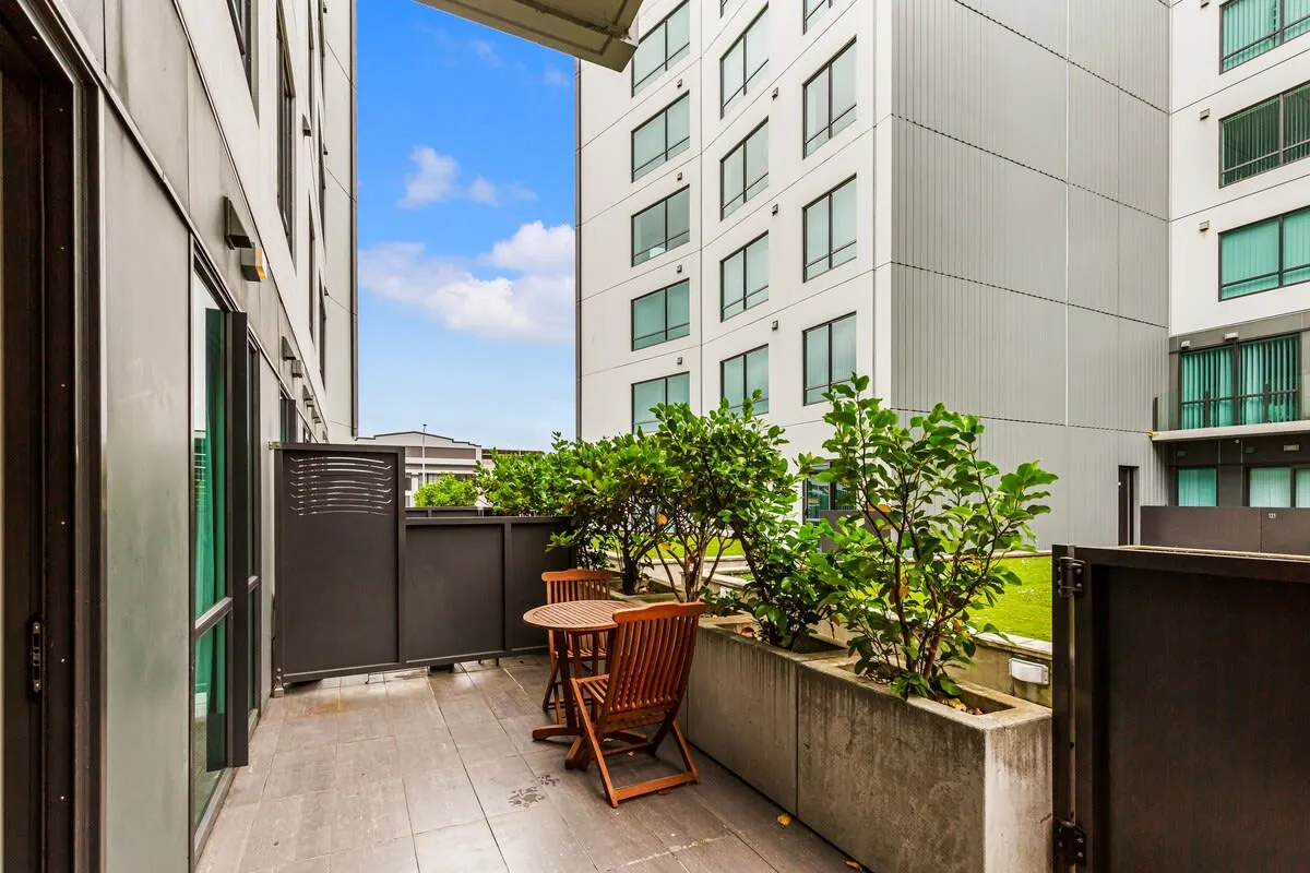 Distinctive Intimate One-bed Flat In Auckland -- Dedicated Home Office And Patio #3