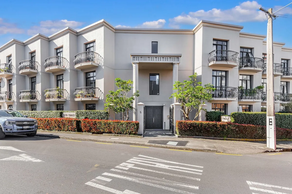 Contemporary Compact 1br Flat - Remote-work Ready With Balcony & Parking In Grey Lynn Auckland #5