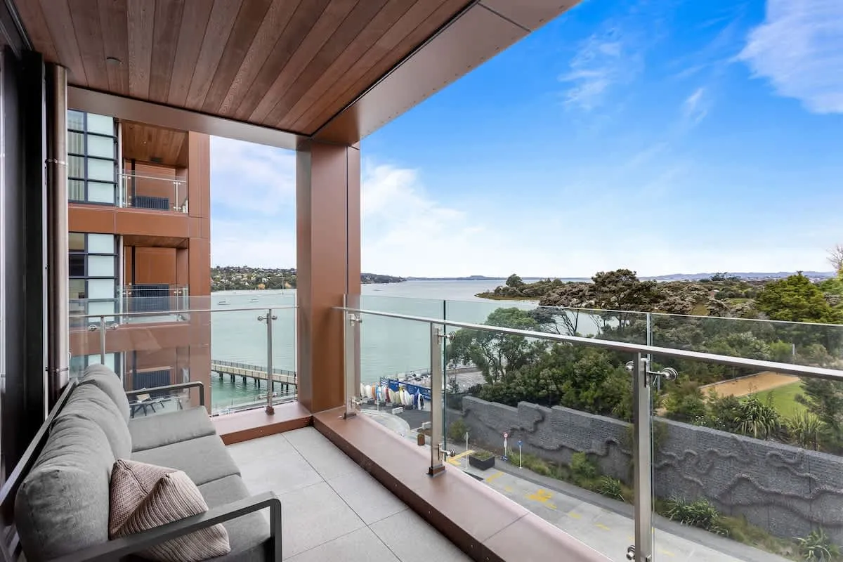 Auckland Cozy Contemporary 1br -- Digital Nomad Ready, Balcony Near Ferry