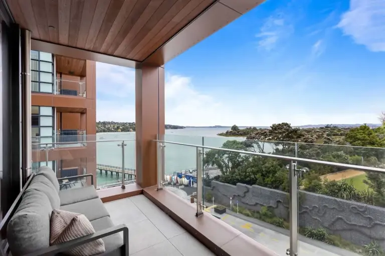 Auckland Cozy Contemporary 1br -- Digital Nomad Ready, Balcony Near Ferry