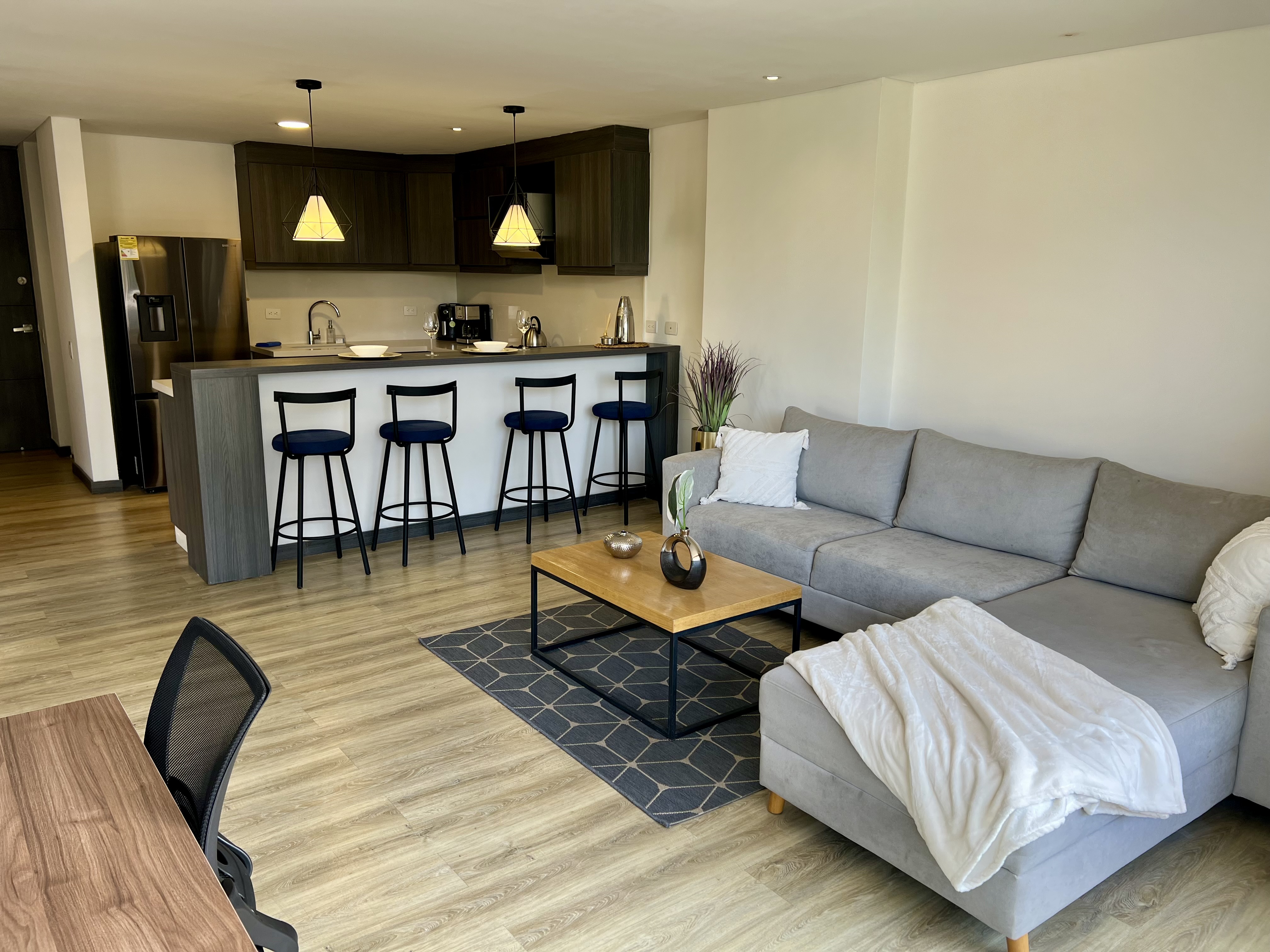 Elegant 2br Executive Flat In El Poblado, Medellin - Spacious Work-from-home Base #2