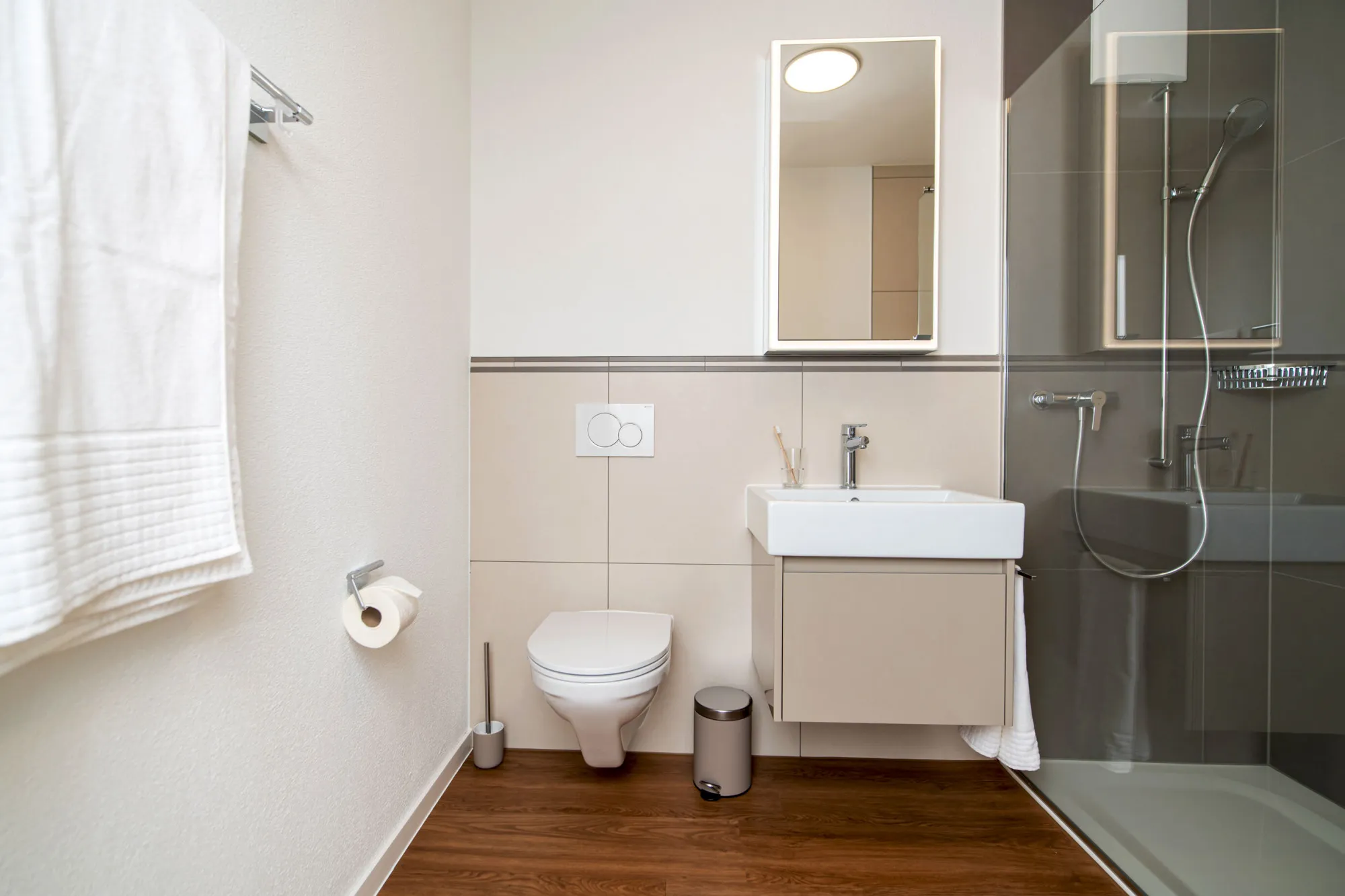 Refined Flat With Balcony, 8 Min To Train Station - For Work From Home #4