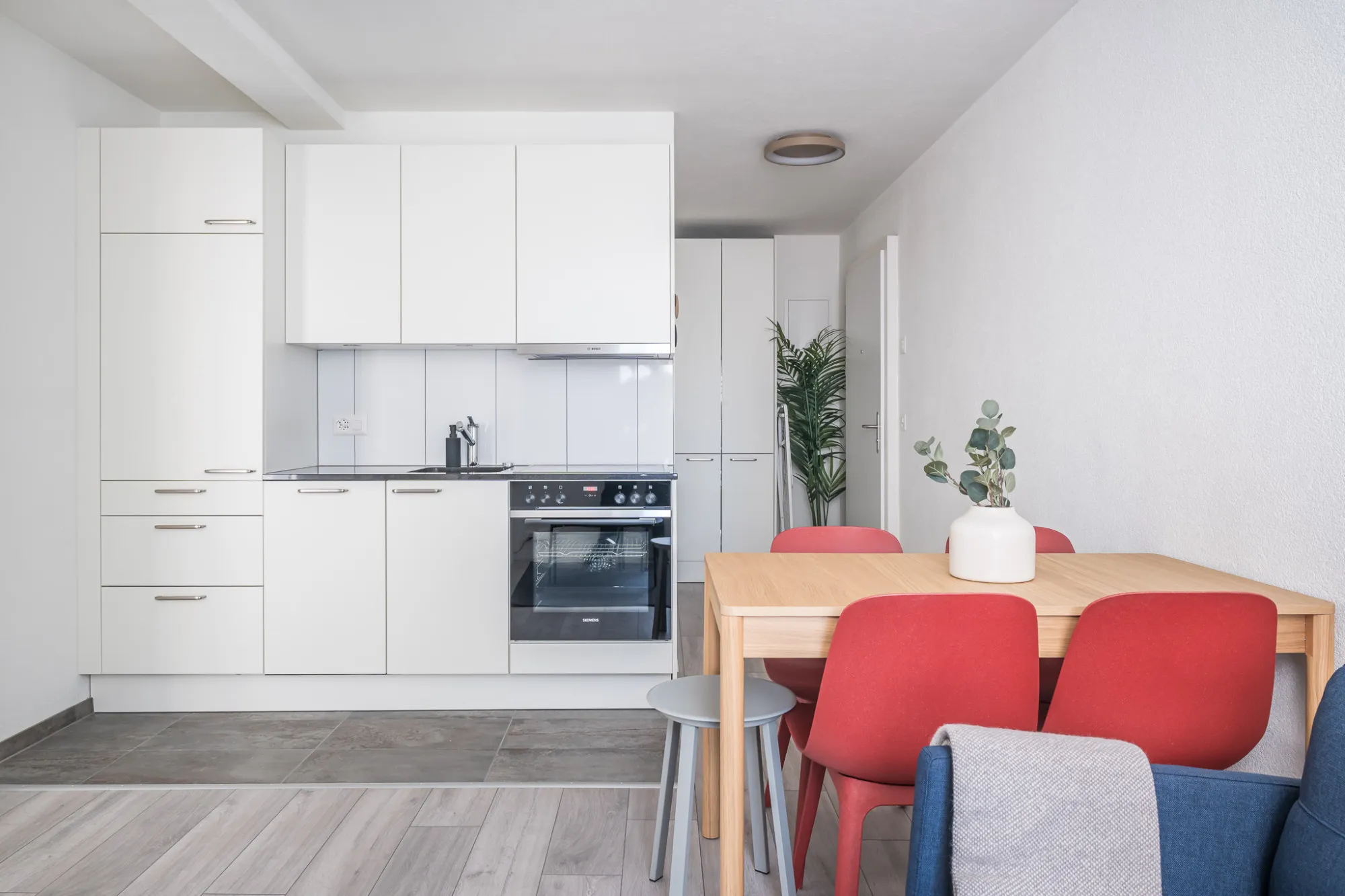 Modern Zurich Flat With Home Office Setup, 2 Min From Main Station