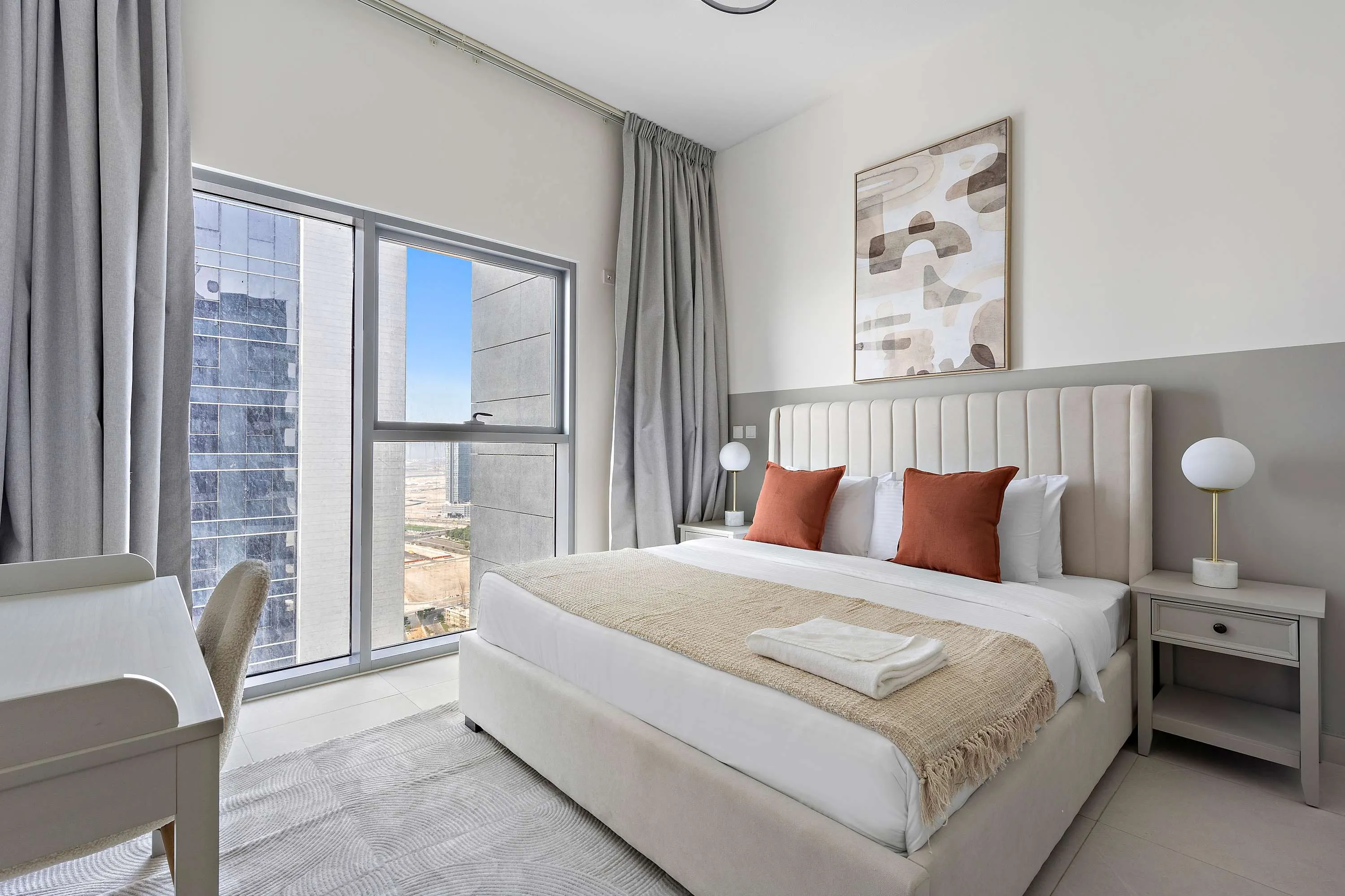 Extensive Designer Flat In Abu Dhabi With Dedicated Home Office And Modern Layout #3