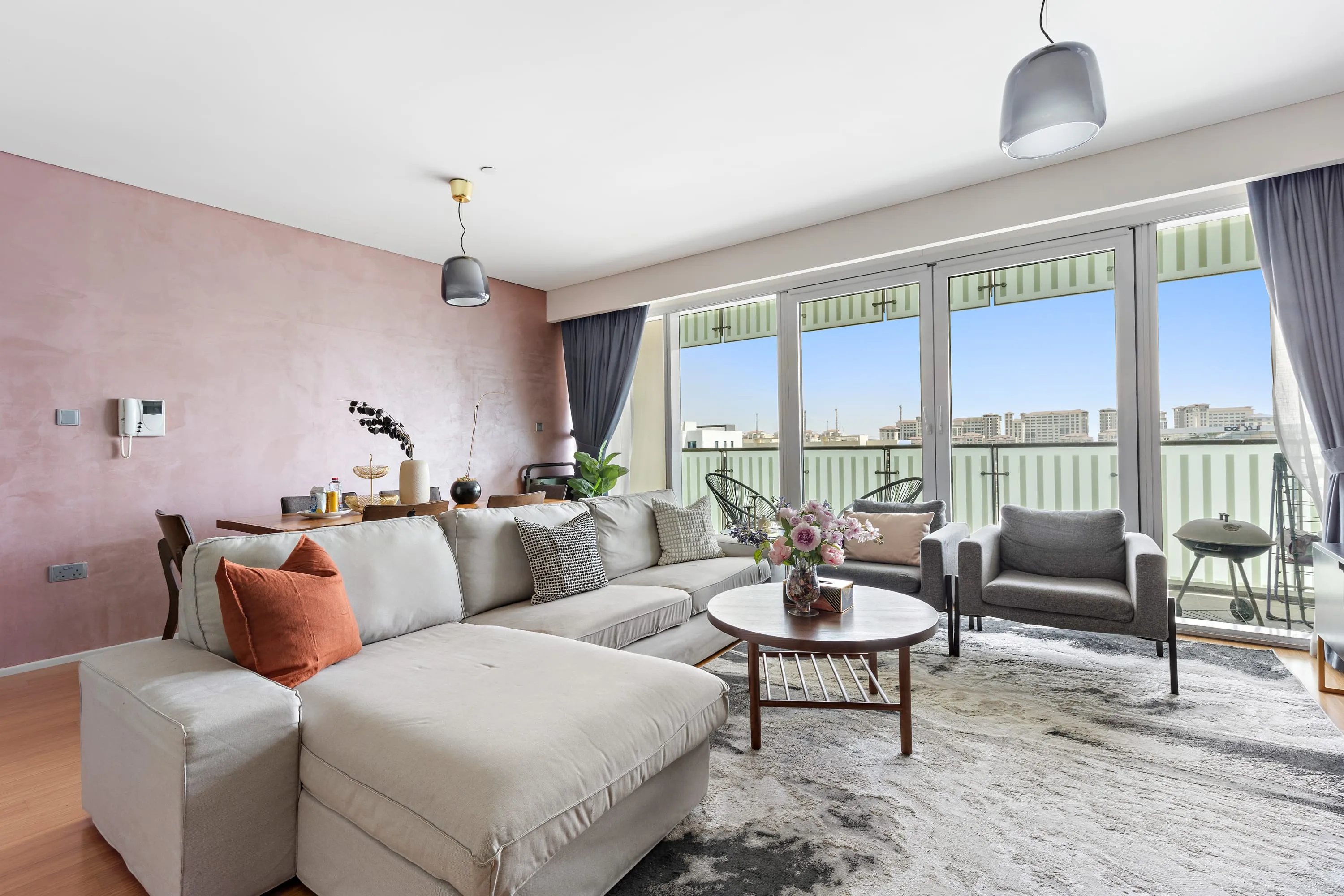 Luxurious 2br Flat With Prime Home Office Setup In Abu Dhabi Downtown