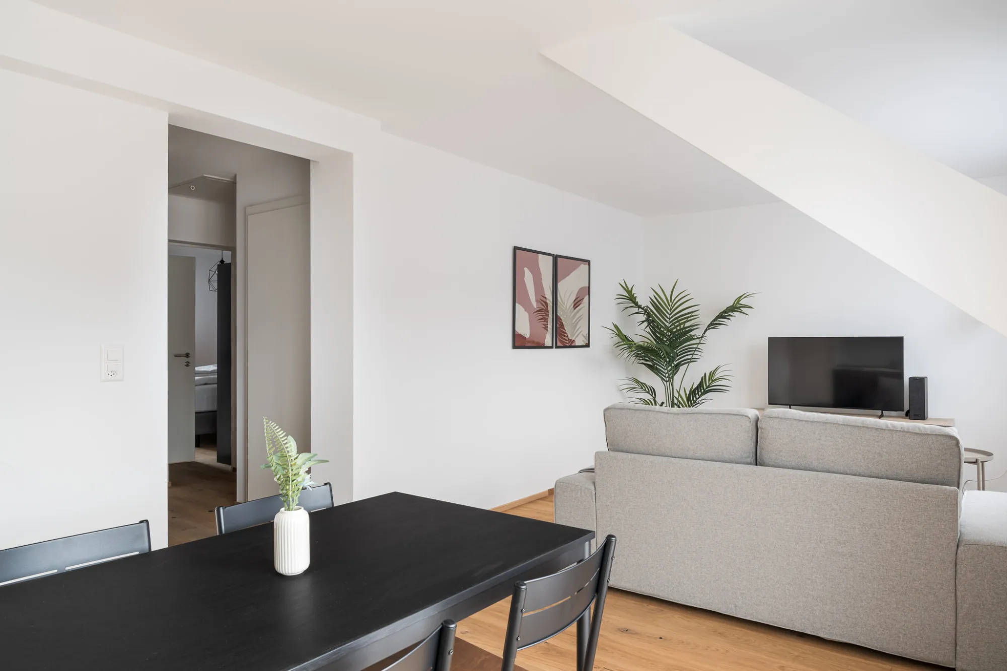 Designer Basel Flat With Home Office Setup In The Old Town #3
