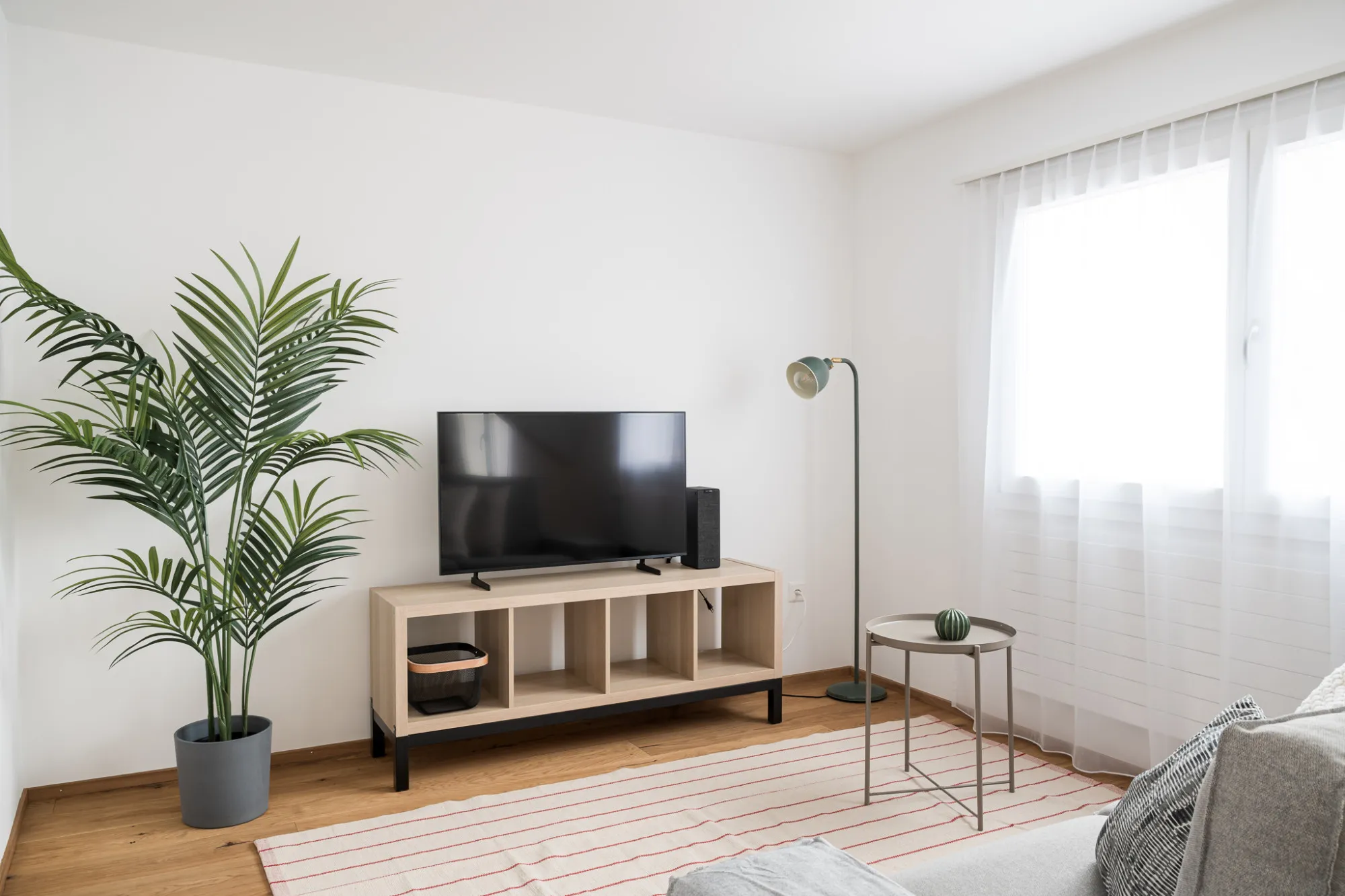 Designer Basel Flat With Home Office Setup In The Old Town #4