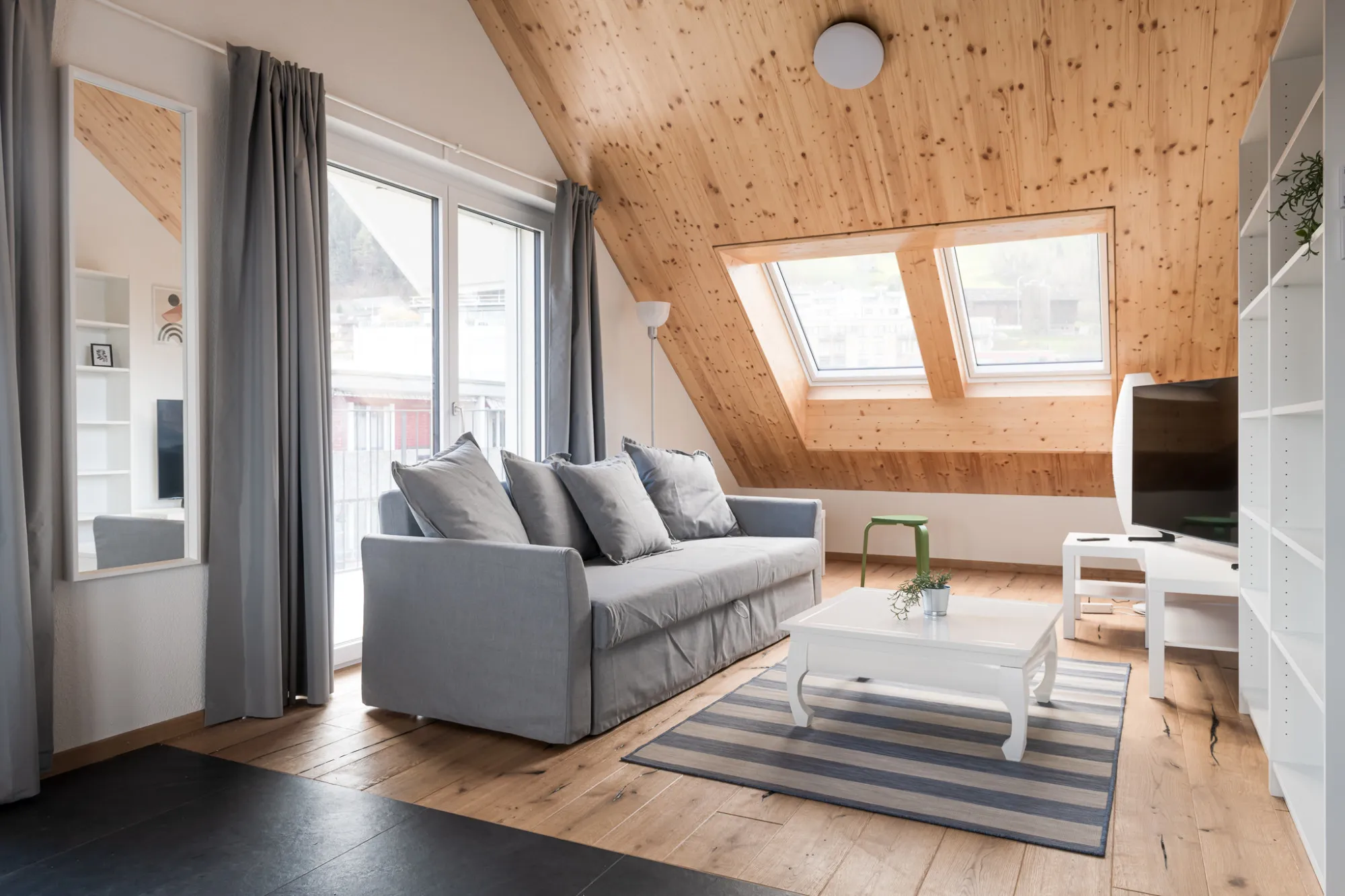 Trendy 2-bed Executive Flat For Remote Work In Zug