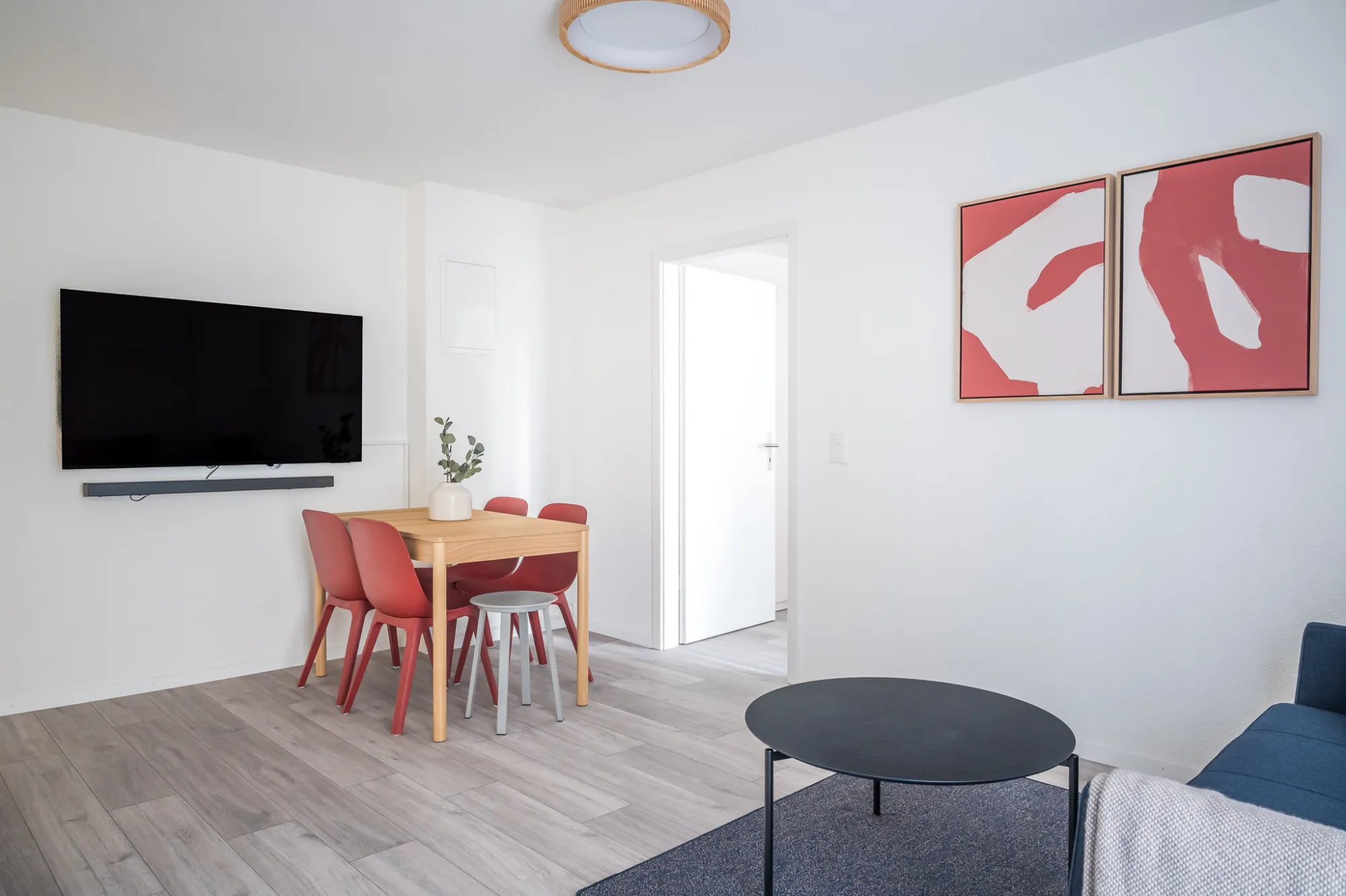 Stylish Roomy Zurich Flat For Remote Work, 2 Min From Main Station