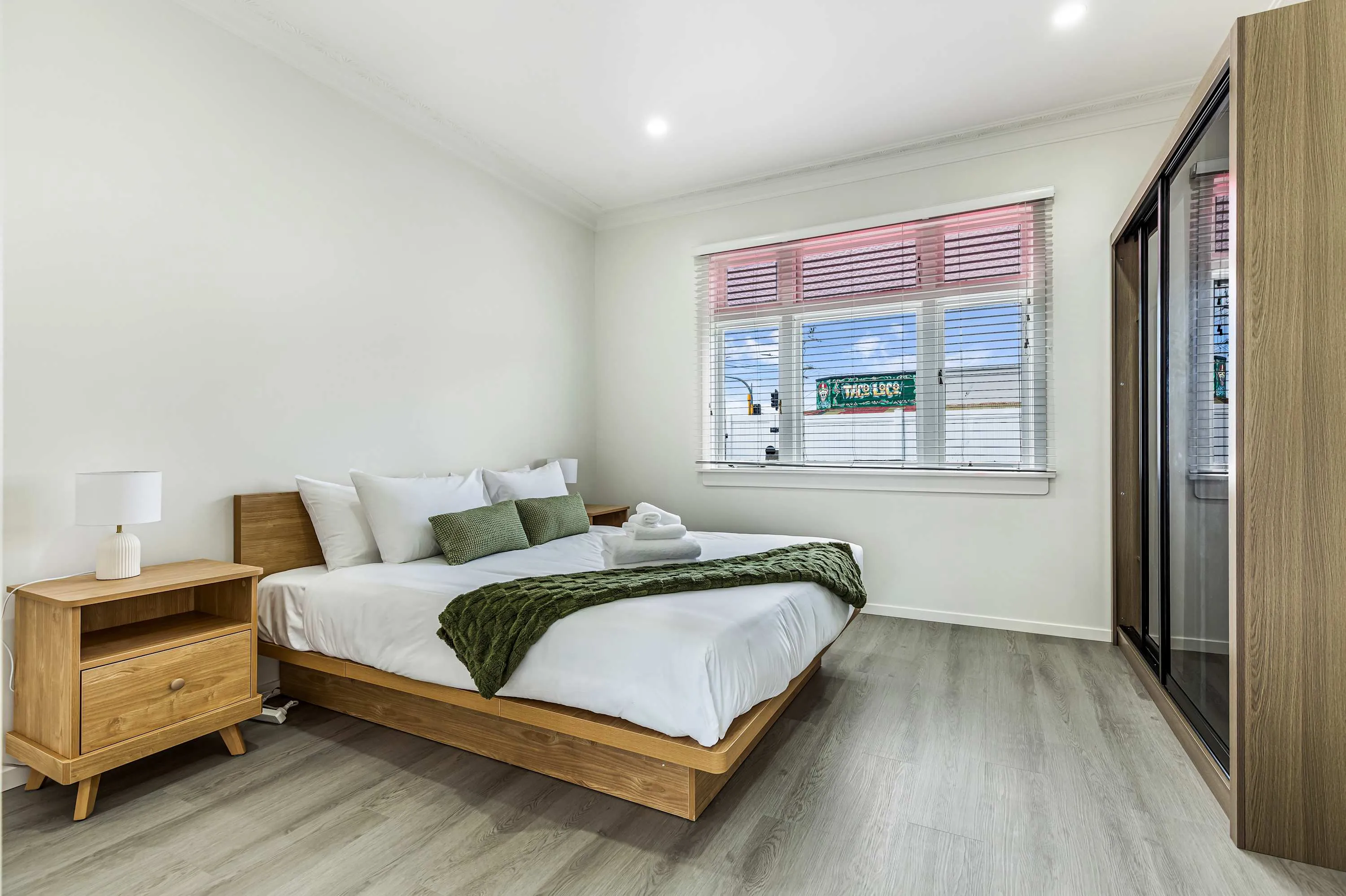 Intimate, Sophisticated 3br Flat In Auckland -- High-speed Wifi & Home Office