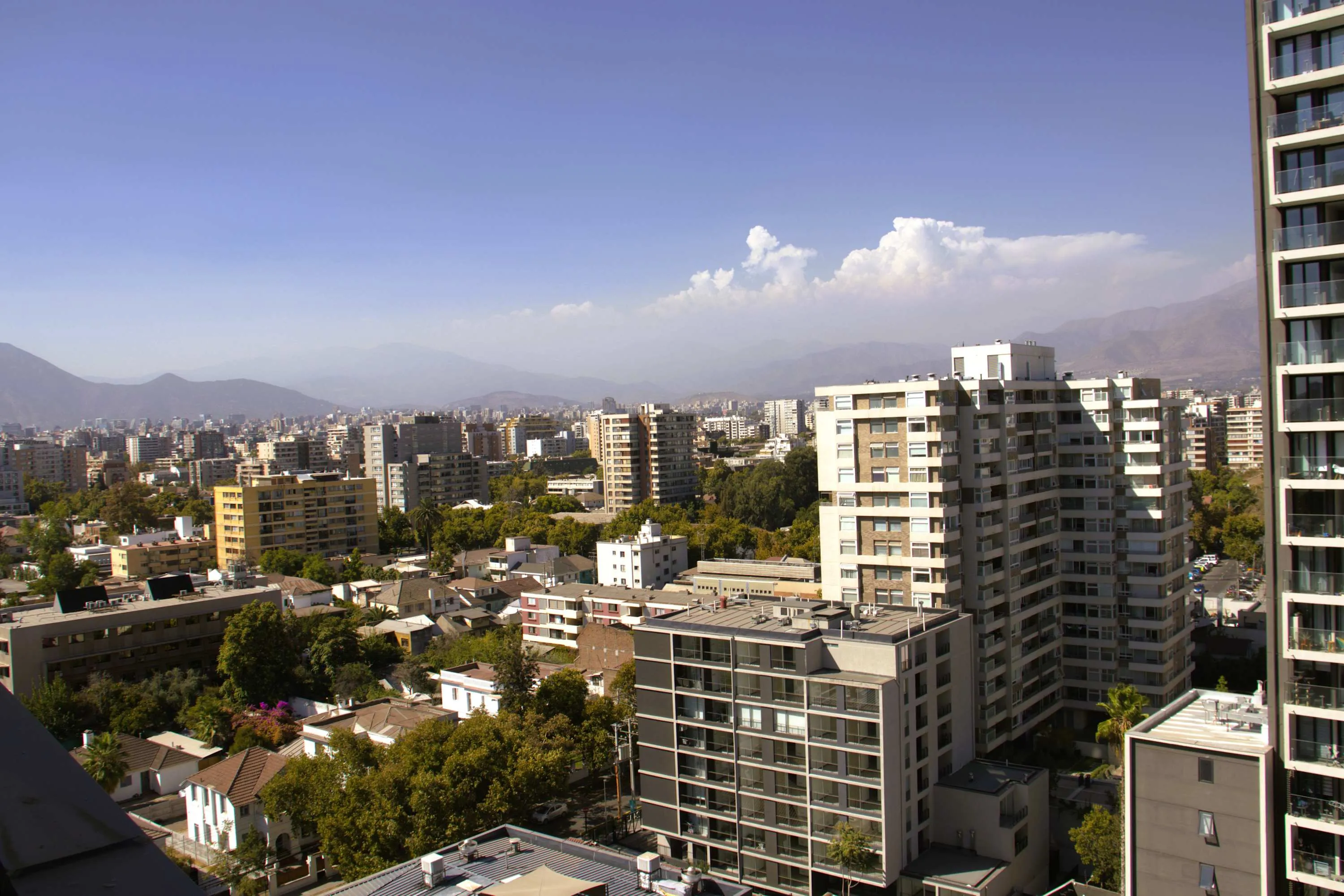 Chic 1-bed Urban Flat With City Views And Dedicated Work Space Near Nunoa Metro