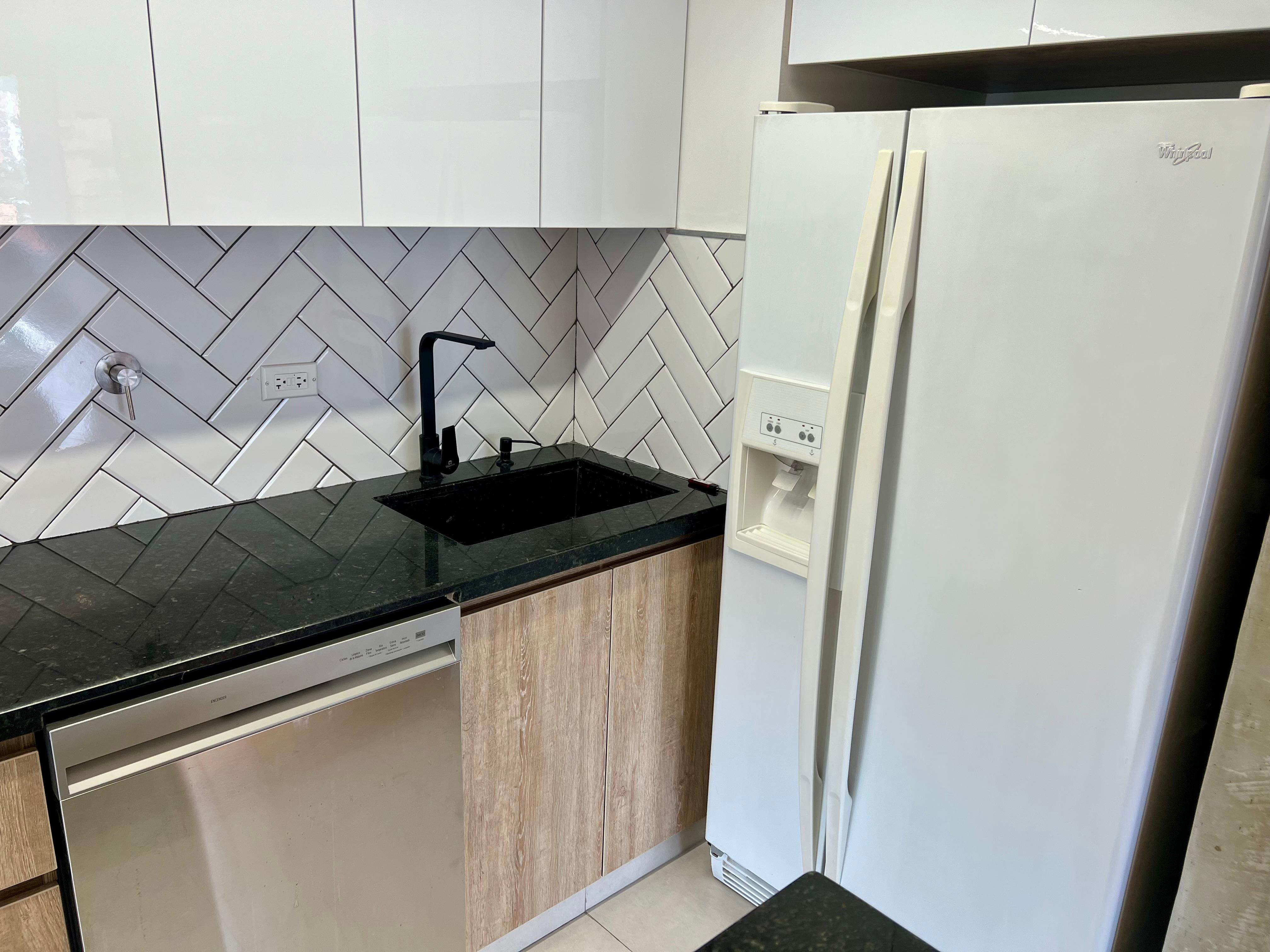 Roomy, Upscale Flat With Skyline Views From Your Desk - 2br In El Poblado, Medellin #2