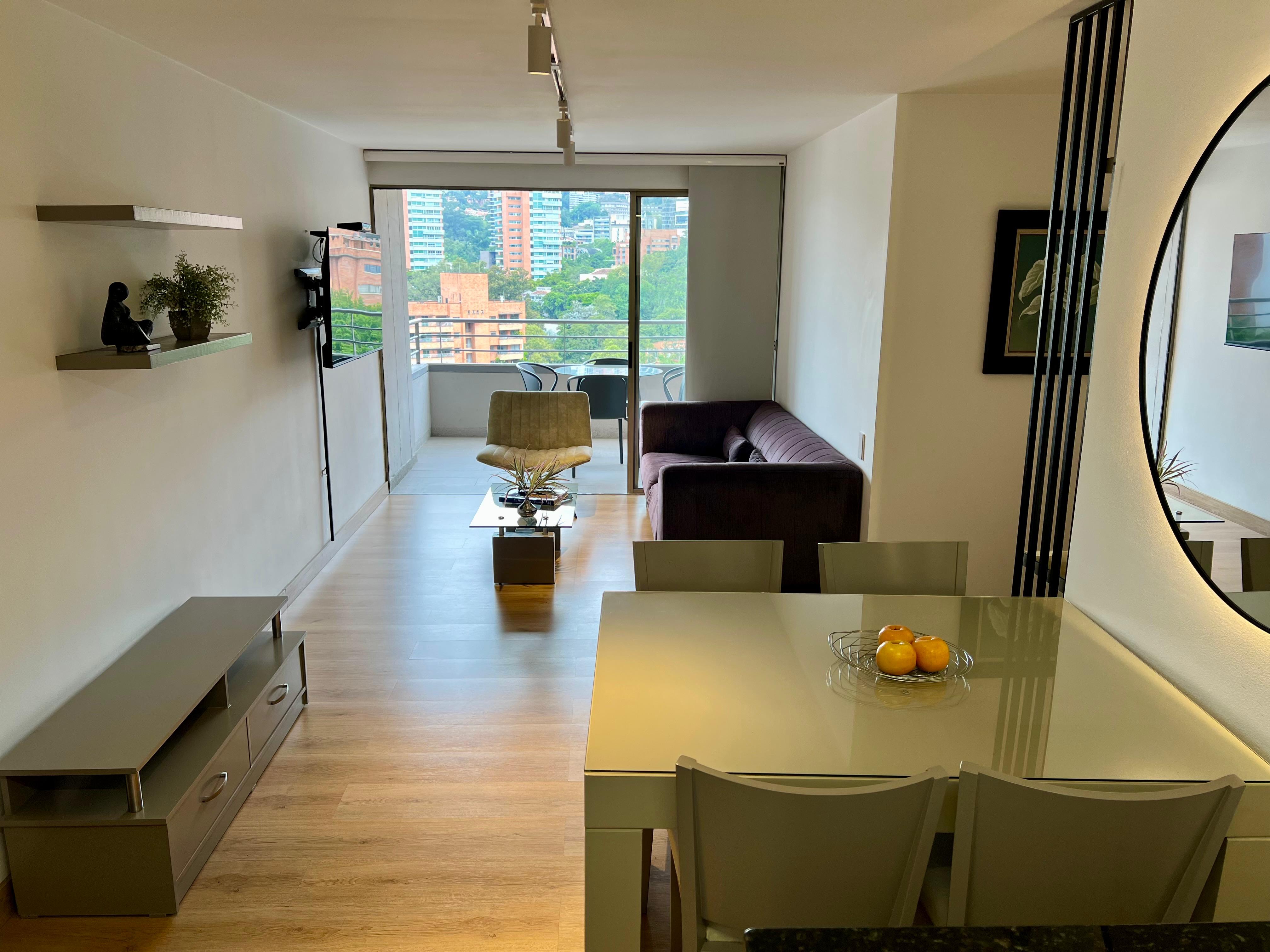 Roomy, Upscale Flat With Skyline Views From Your Desk - 2br In El Poblado, Medellin