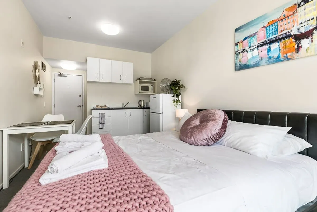 Designer Intimate City Flat In Auckland Cbd - Remote-ready 1br With Dedicated Work Nook #2