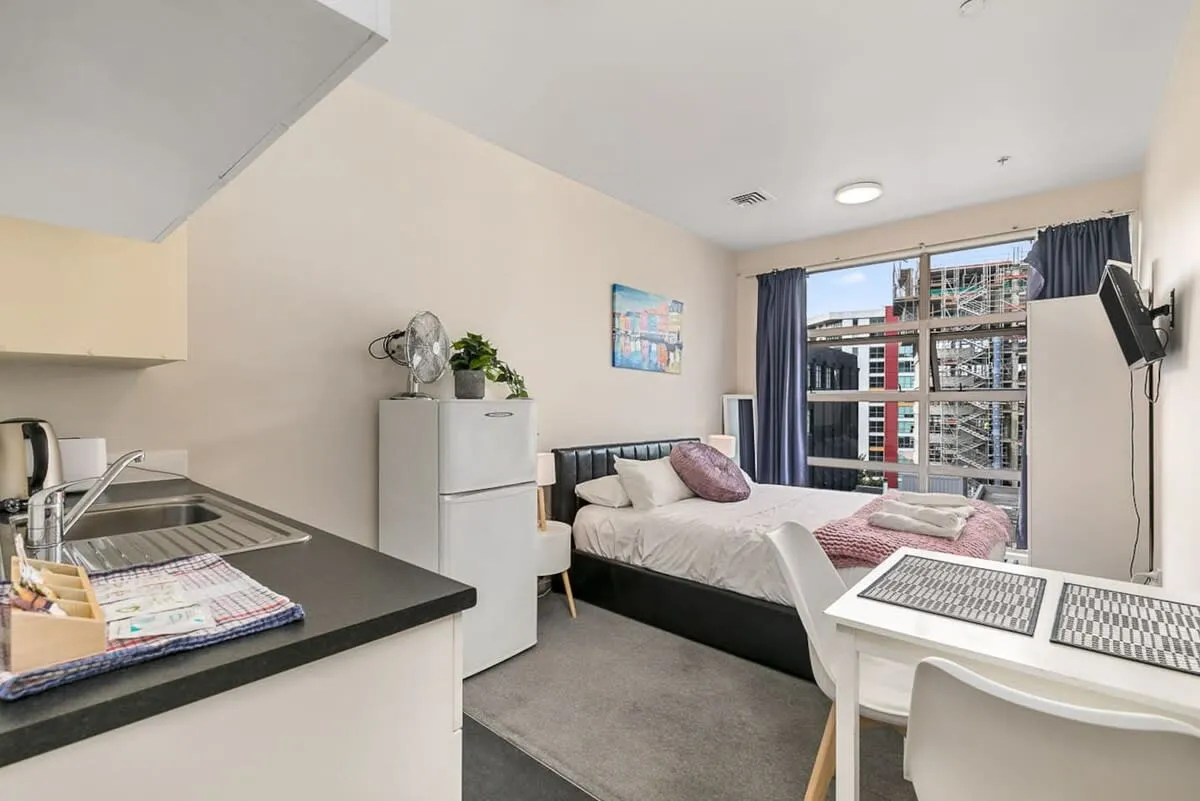 Designer Intimate City Flat In Auckland Cbd - Remote-ready 1br With Dedicated Work Nook