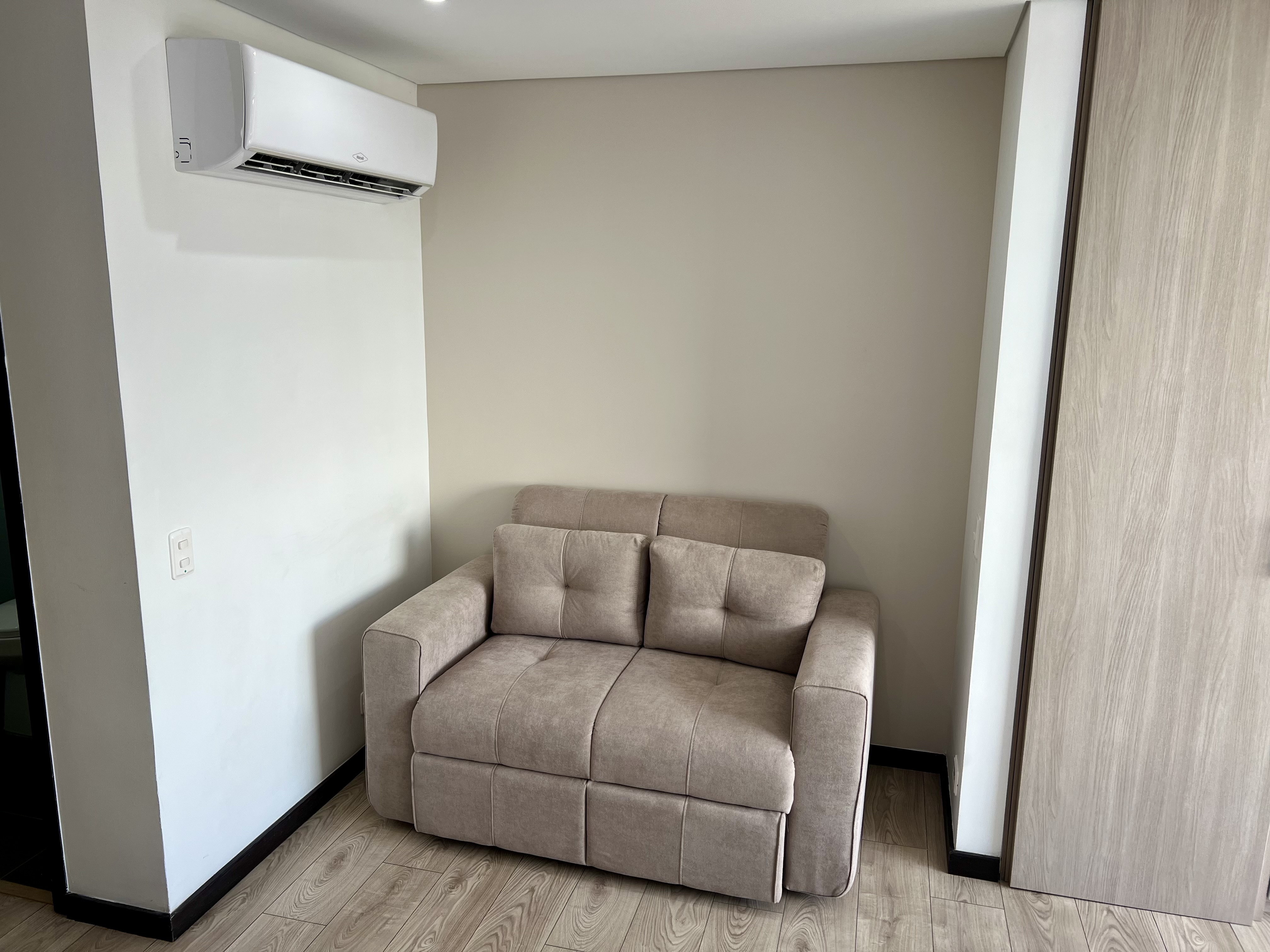 Trendy Llanogrande Flat With Fiber Wifi & Ergonomic Desk #5