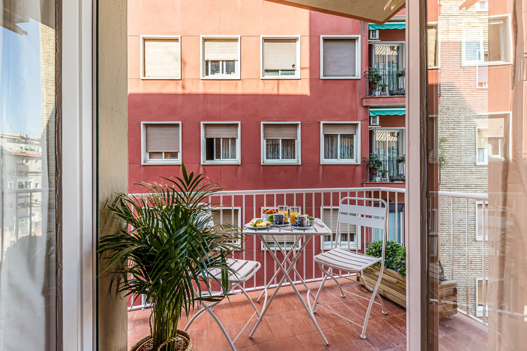 Stylish 75m2 City Flat With Private Balcony And Coworking Access In Barcelona #3