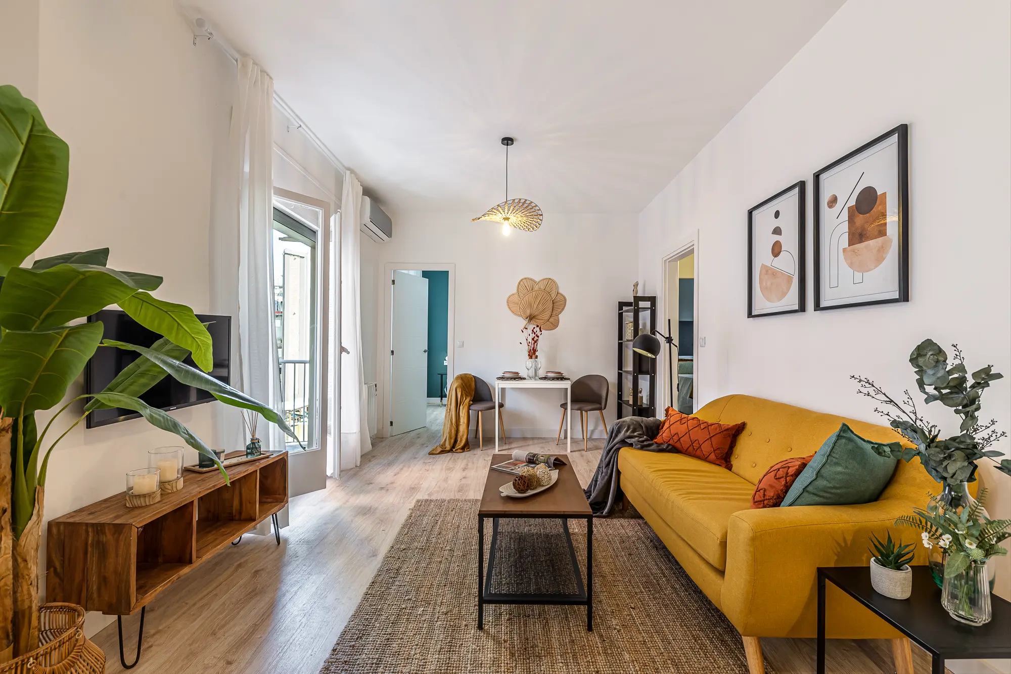 Stylish 75m2 City Flat With Private Balcony And Coworking Access In Barcelona #4