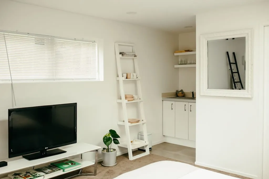 Premium Compact Contemporary Flat In Auckland - Dedicated Home Office For Digital Nomads