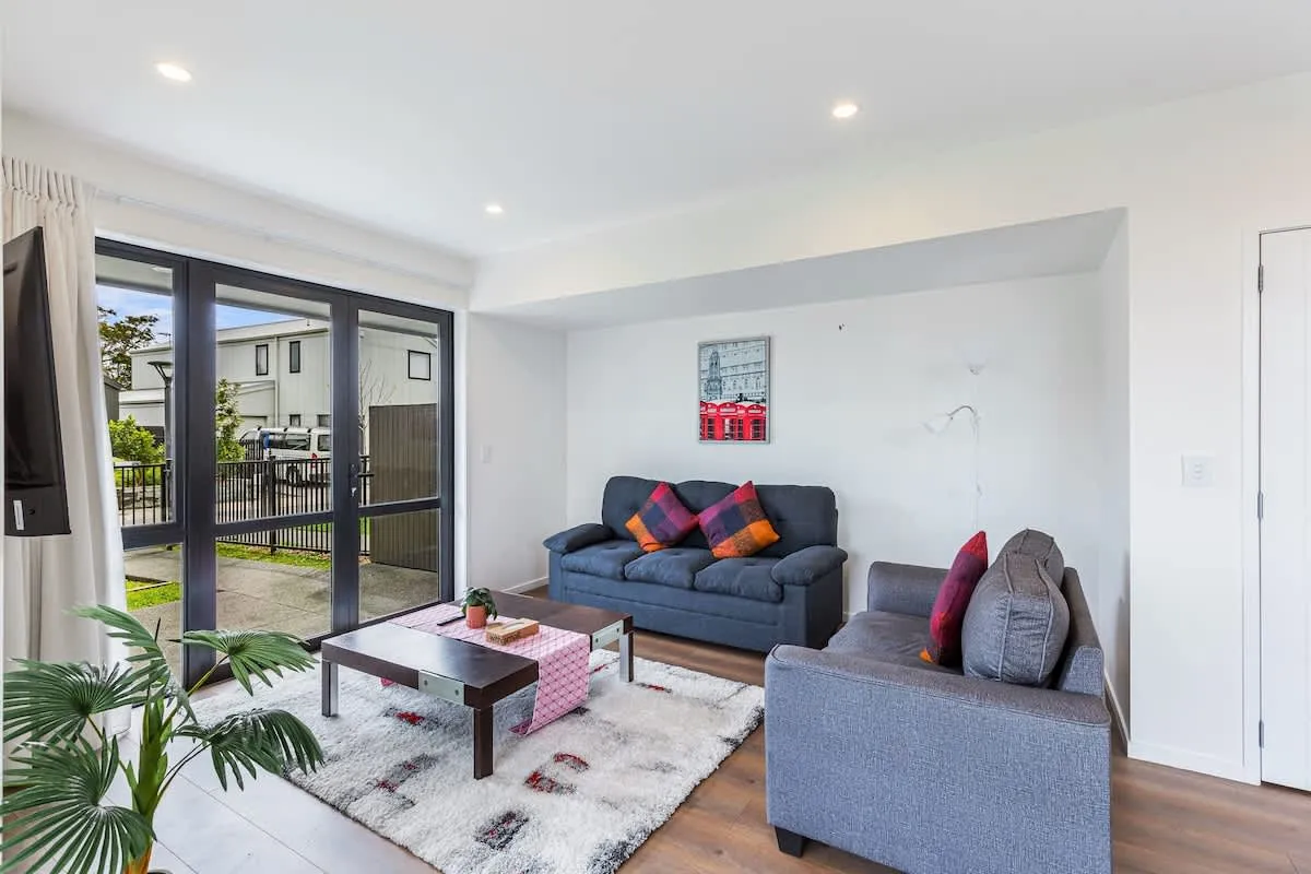 Auckland Chic Metropolitan Flat: Efficient 3br, Digital-nomad Workstations + Free Parking #2
