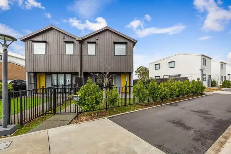 Auckland Chic Metropolitan Flat: Efficient 3br, Digital-nomad Workstations + Free Parking