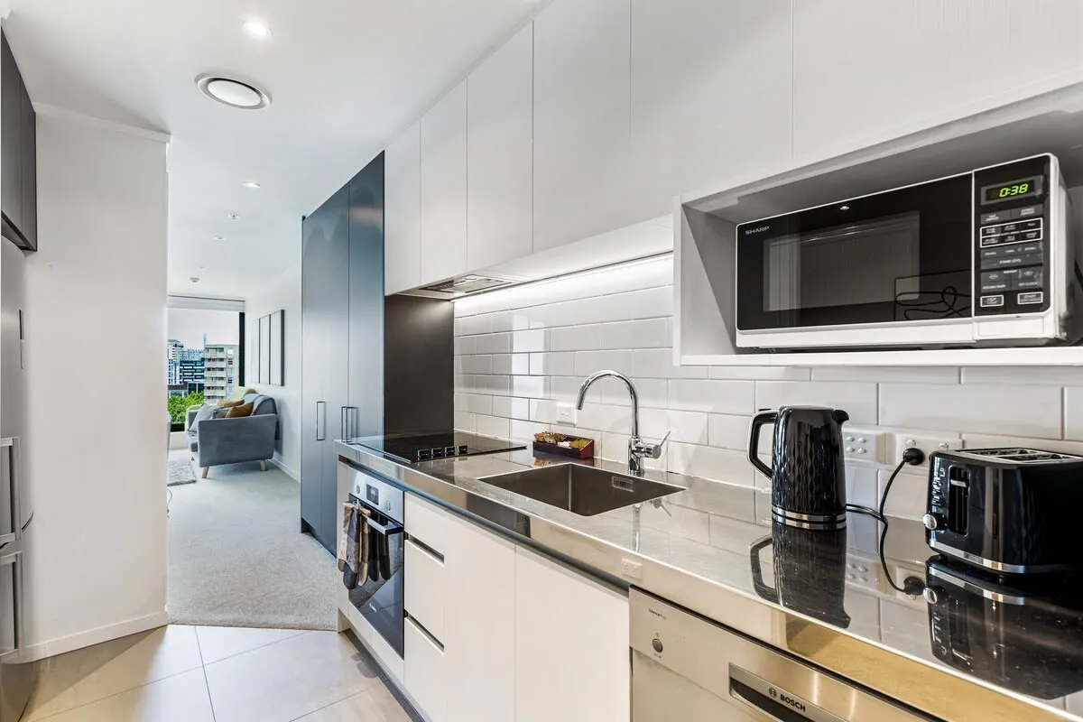 Elegant Compact 1br Flat In Auckland Cbd - Work-ready Desk, Fast Wifi #4