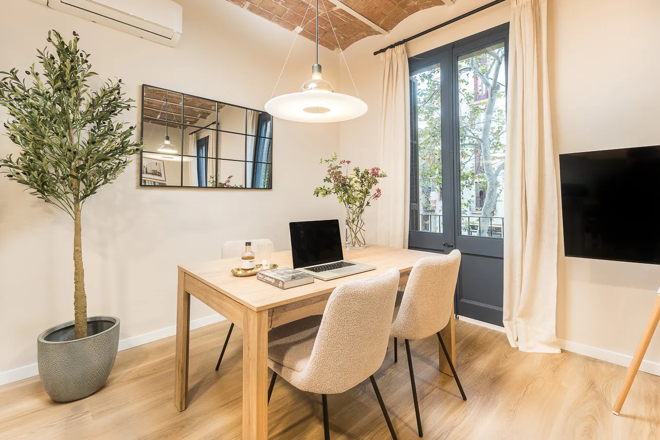 Welcoming 2-bed Flat With Dedicated Home Office In Barcelona For Remote Work #5
