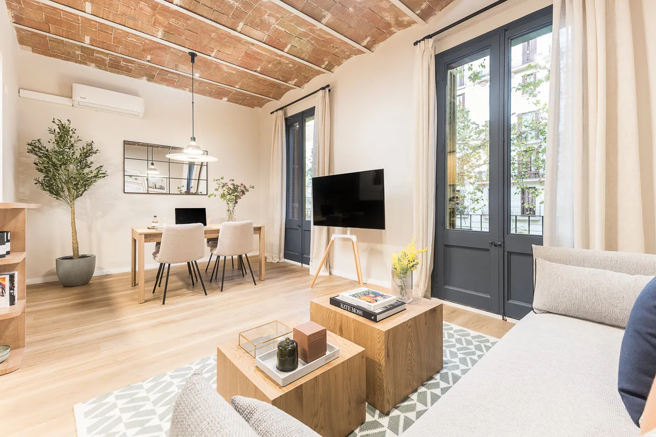 Welcoming 2-bed Flat With Dedicated Home Office In Barcelona For Remote Work #3