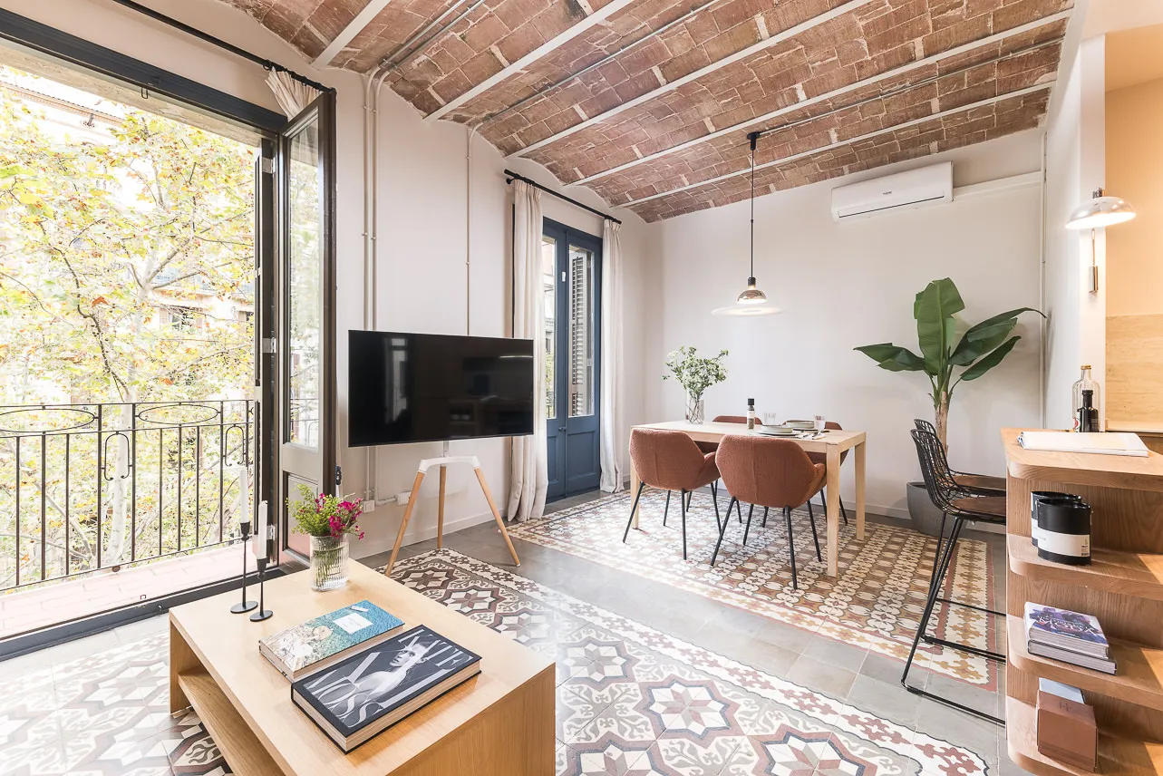Elegant 2-bed Flat With Spacious Home Office And City Views In Barcelona #3