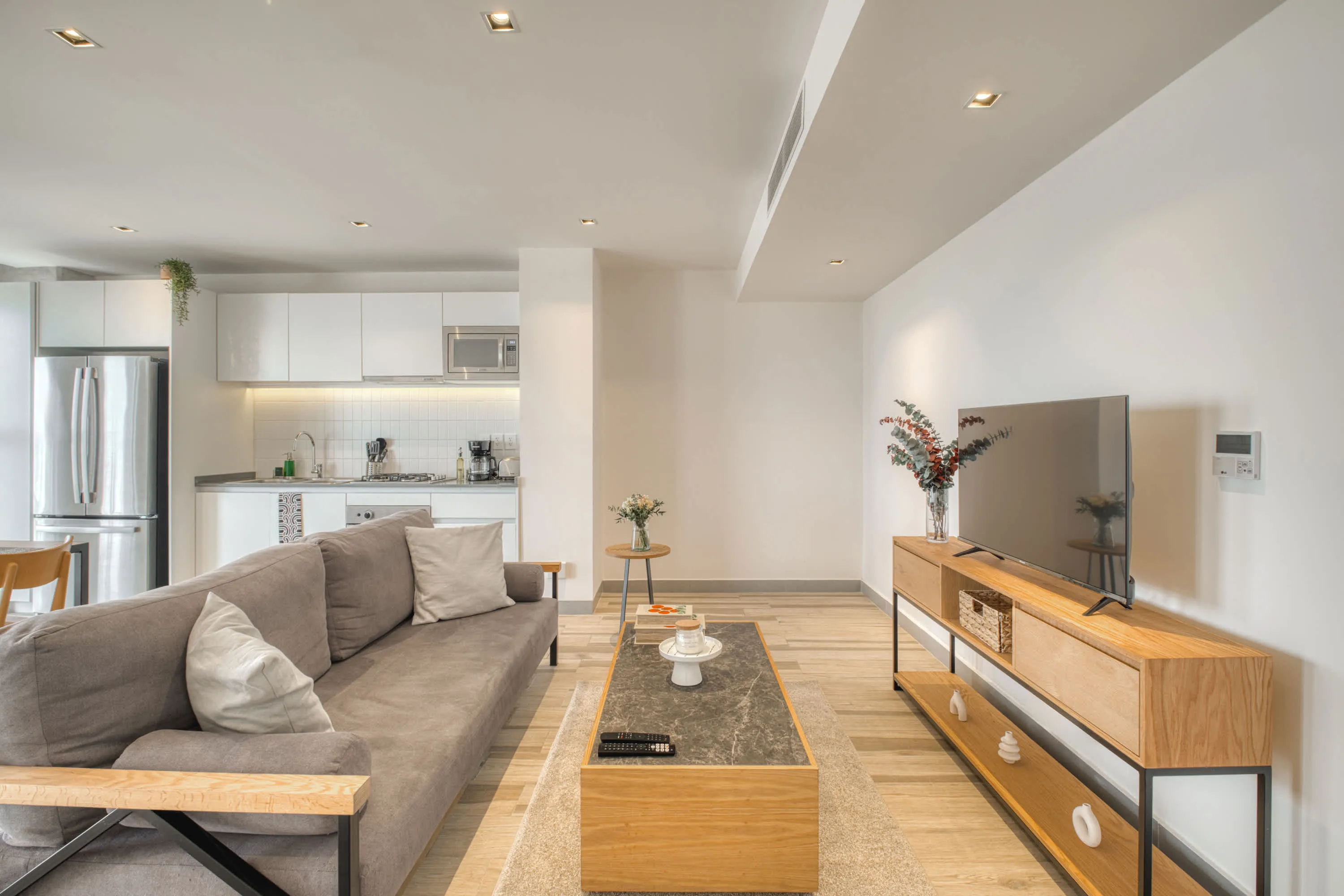 Charming 2-bed Metropolitan Flat With Home Office & City Views In Guadalajara #4