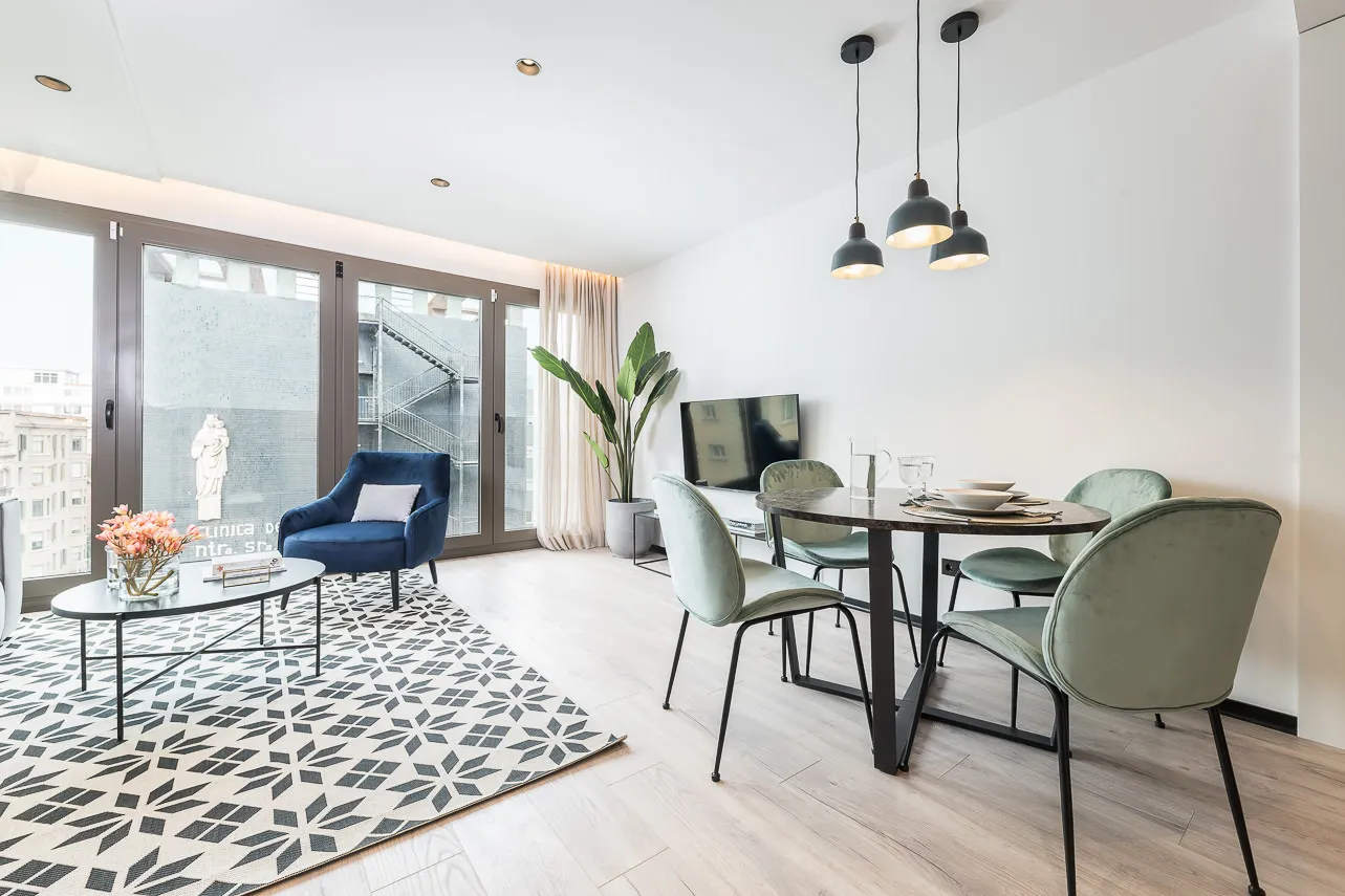 Sleek 52m2 Barcelona Flat With Dedicated Home Office & City Views For Digital Nomads #2