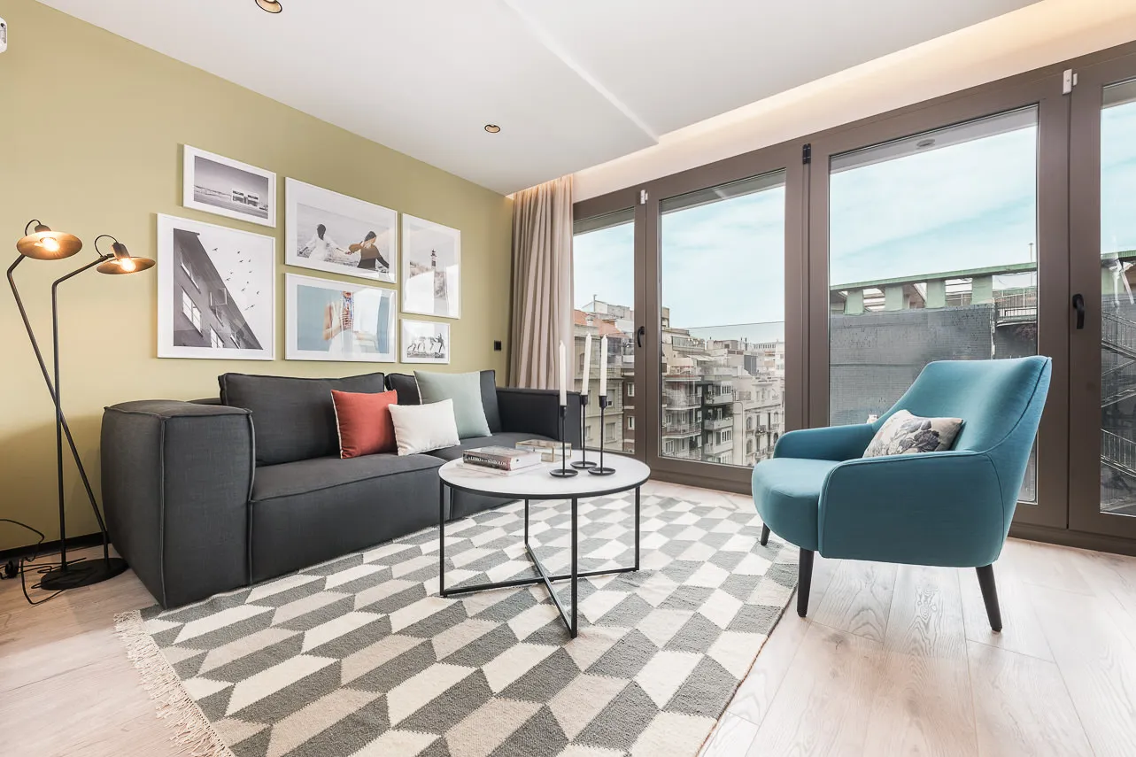 Spacious Barcelona Flat With Dedicated Home Office For Remote Work And Productivity #3