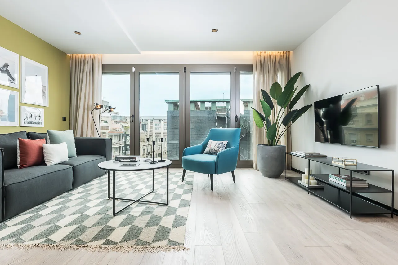 Spacious Barcelona Flat With Dedicated Home Office For Remote Work And Productivity #4
