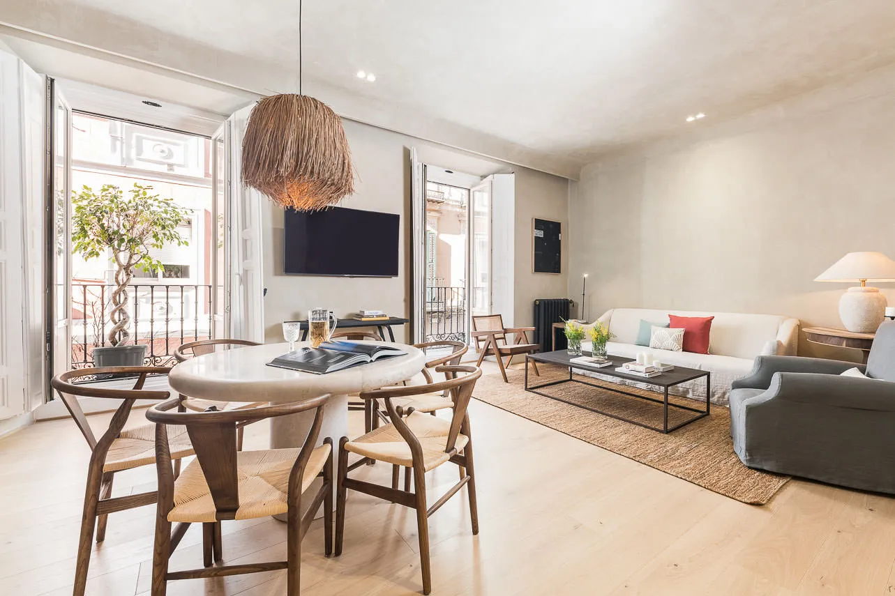 Stylish Madrid Flat With Dedicated Home Office And City Views For Remote Work #2