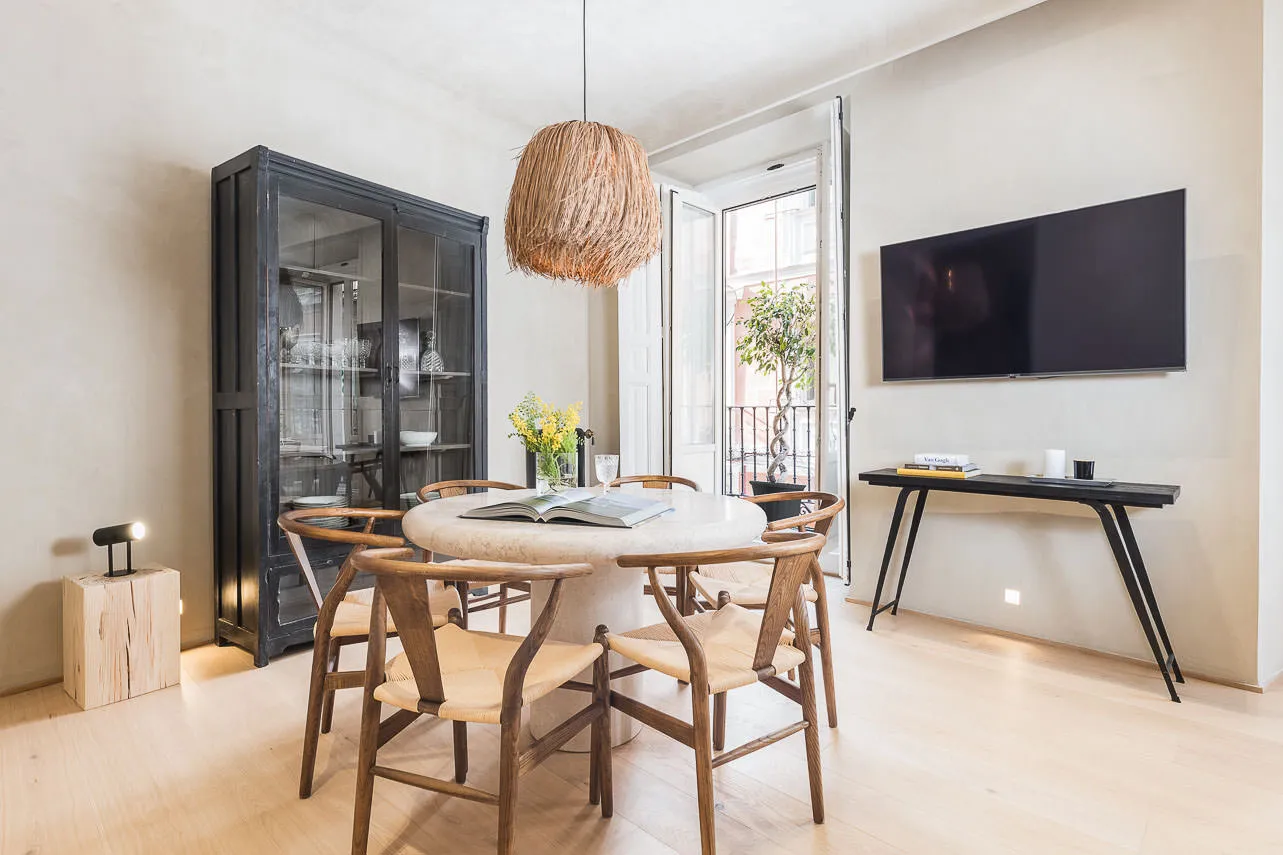 Stylish Madrid Flat With Dedicated Home Office And City Views For Remote Work #4