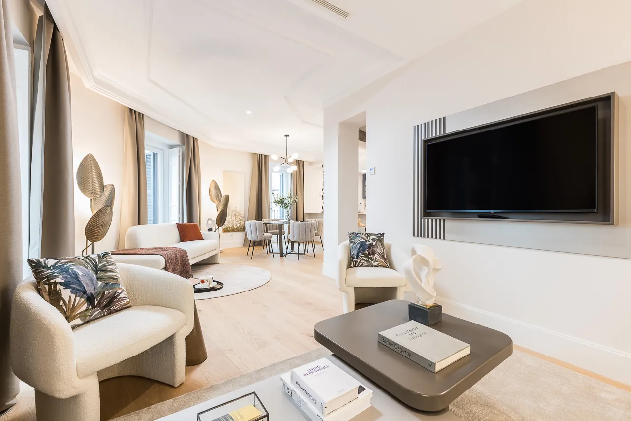 Spacious Madrid Flat With Dedicated Home Office And Creative Workspace In Centro #4