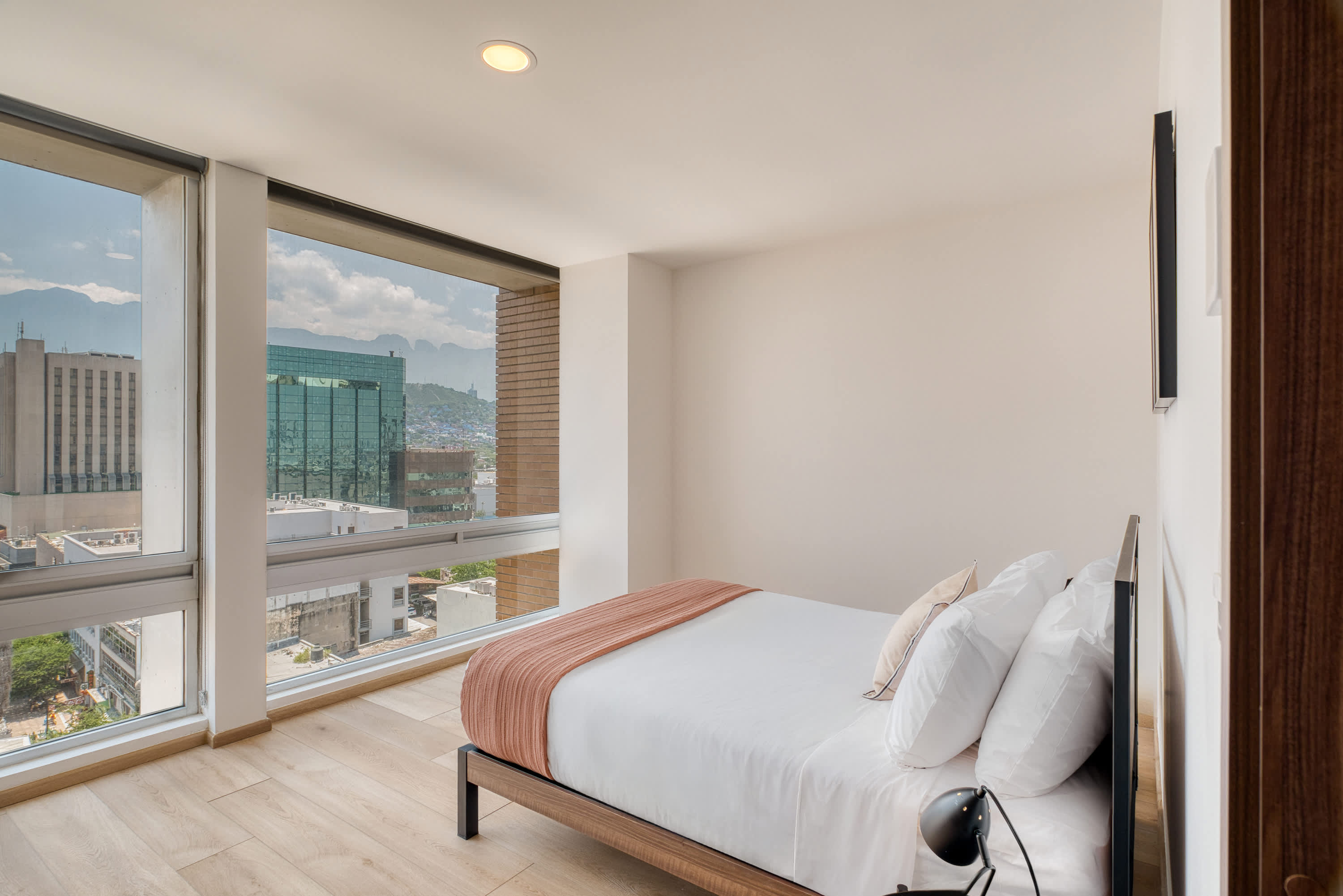 Trendy Charming 1br Urban Flat With Workspace In Historic Barrio Antiguo #2