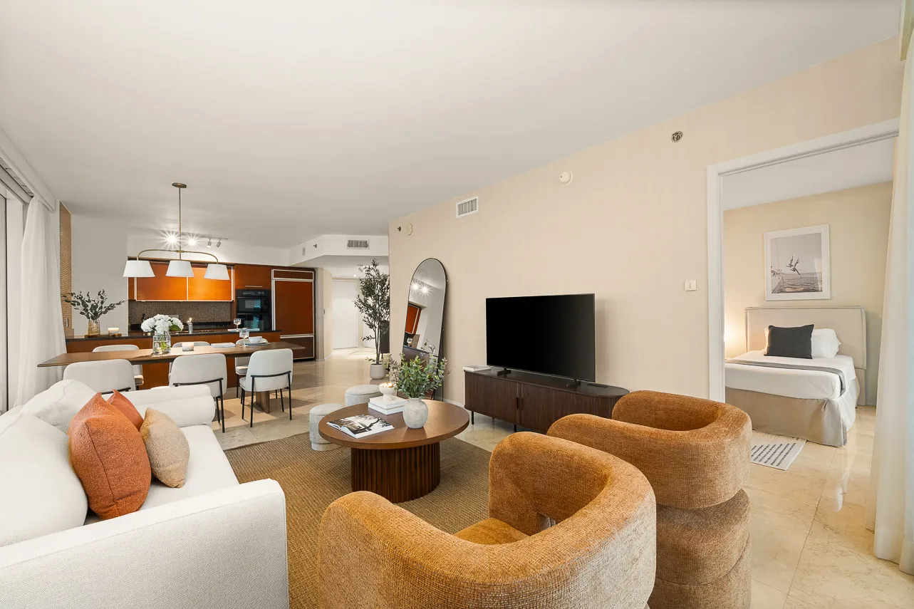 Contemporary 2-bed Flat With Home Office In Miami's Beach Club Tower #5