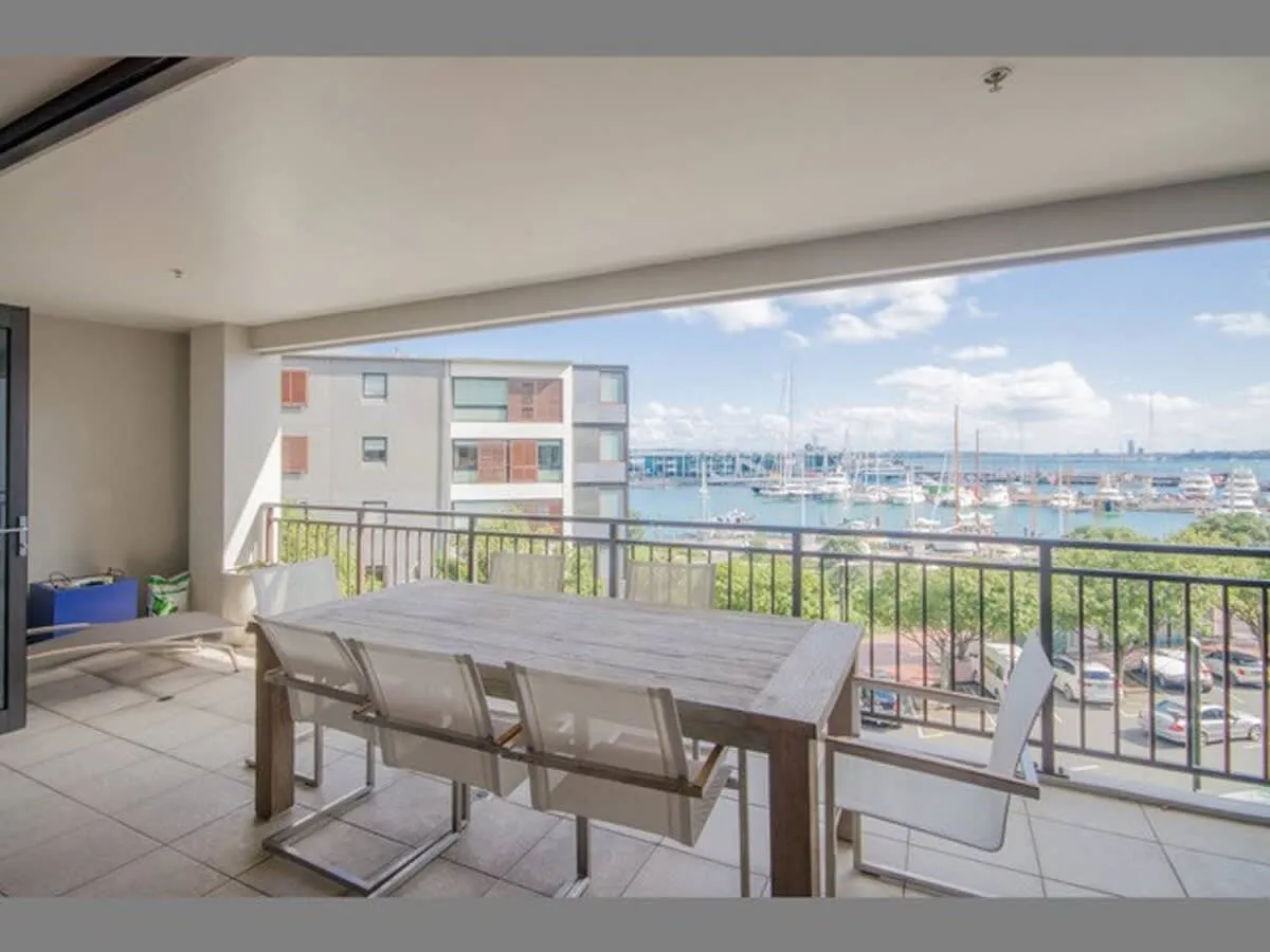 Chic Intimate Auckland Flat - Digital-nomad Ready Wfh Nook, 2br, Harbour View