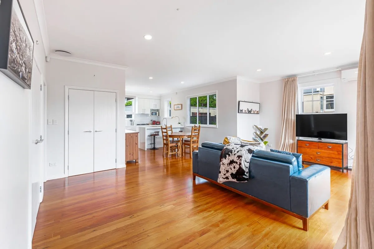 Impressive Charming 3-br City Flat Auckland - Dedicated Home Office & Fast Wi-fi #4